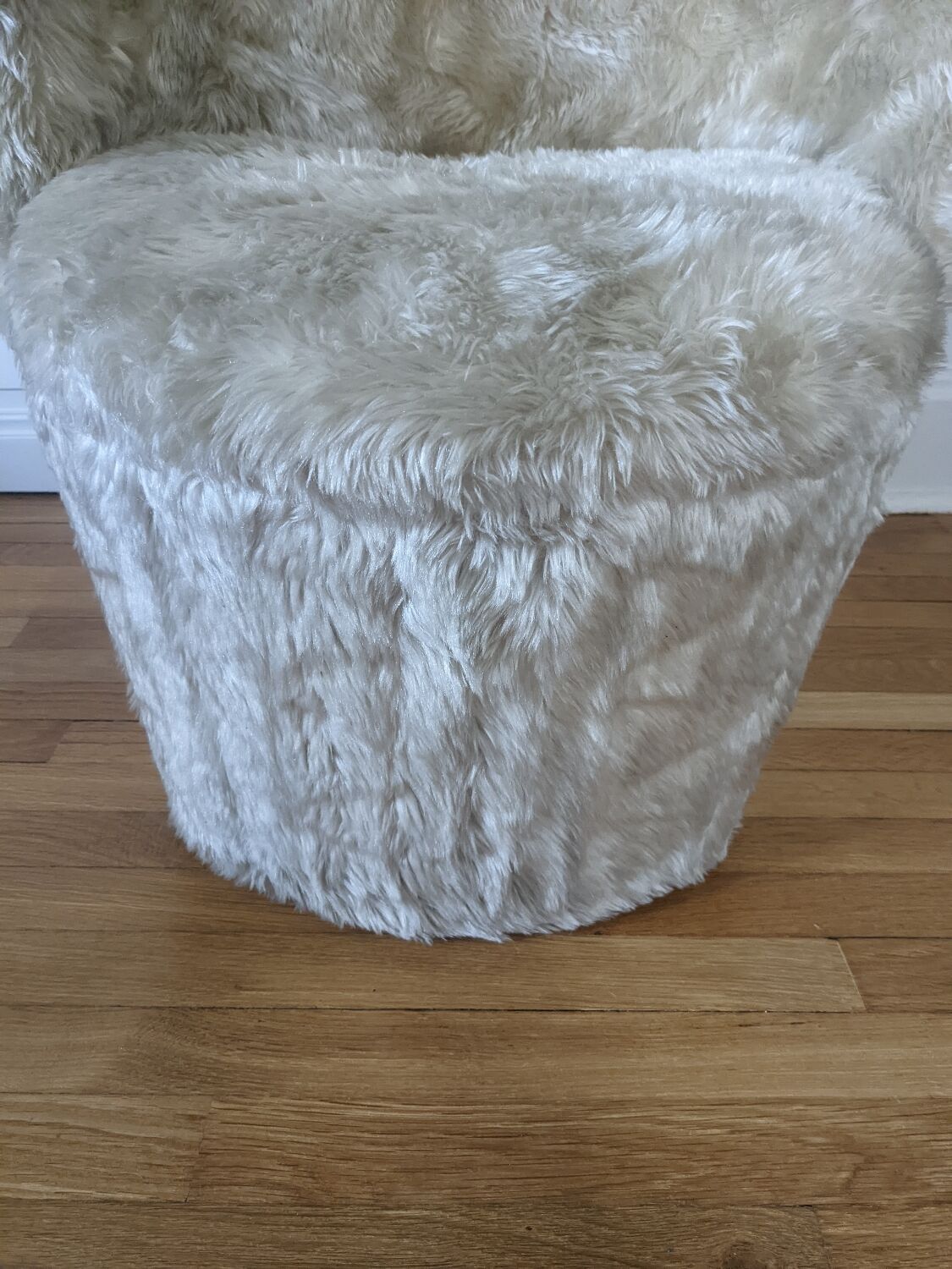 Beige moumoute armchair
