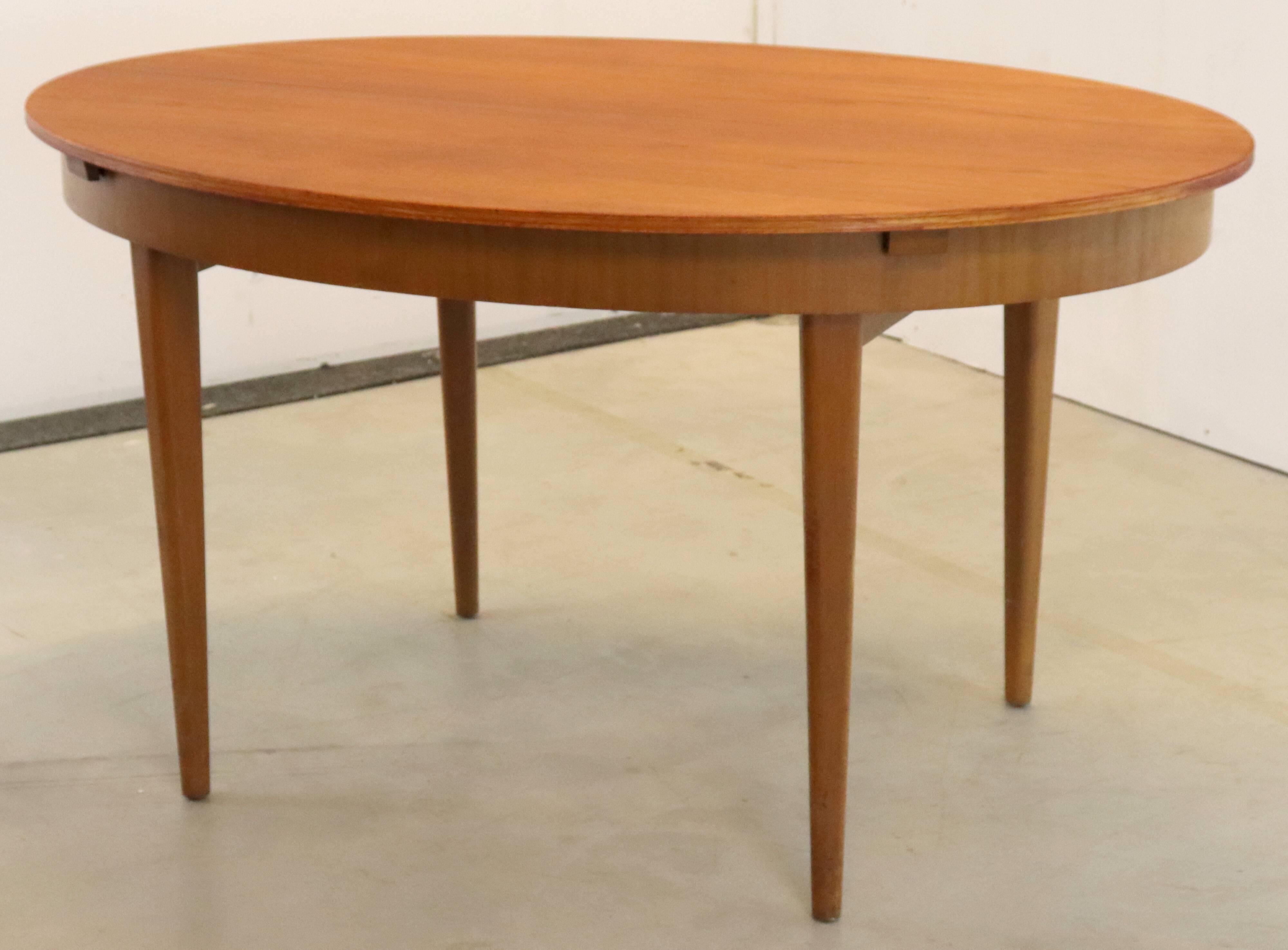 Oval vintage dining table extendable 'Atterton'