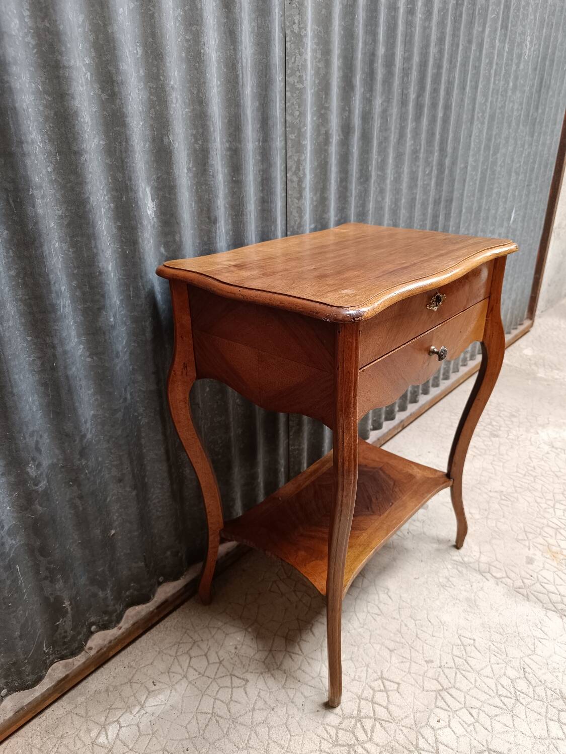 Side table - Hairdresser - Worker - small solid wood accent table
