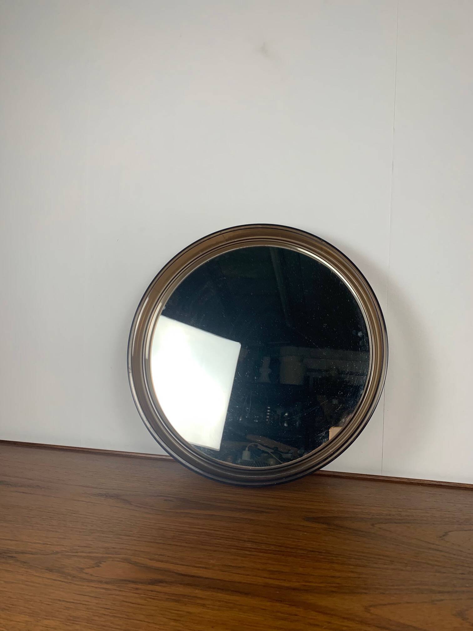 Round Smoked Plexiglas Mirror – GILAC n°1813 – Vintage 1970s