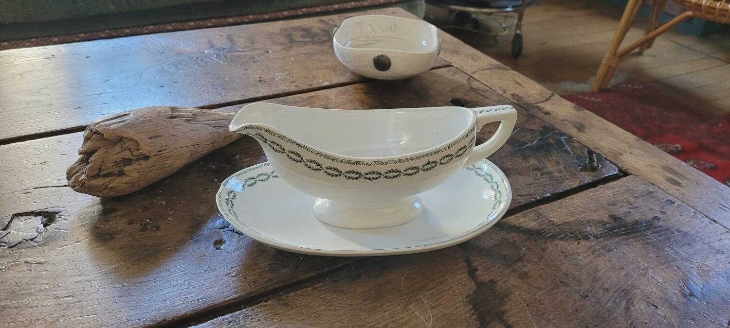 Sarreguemines iron clay sauceboat