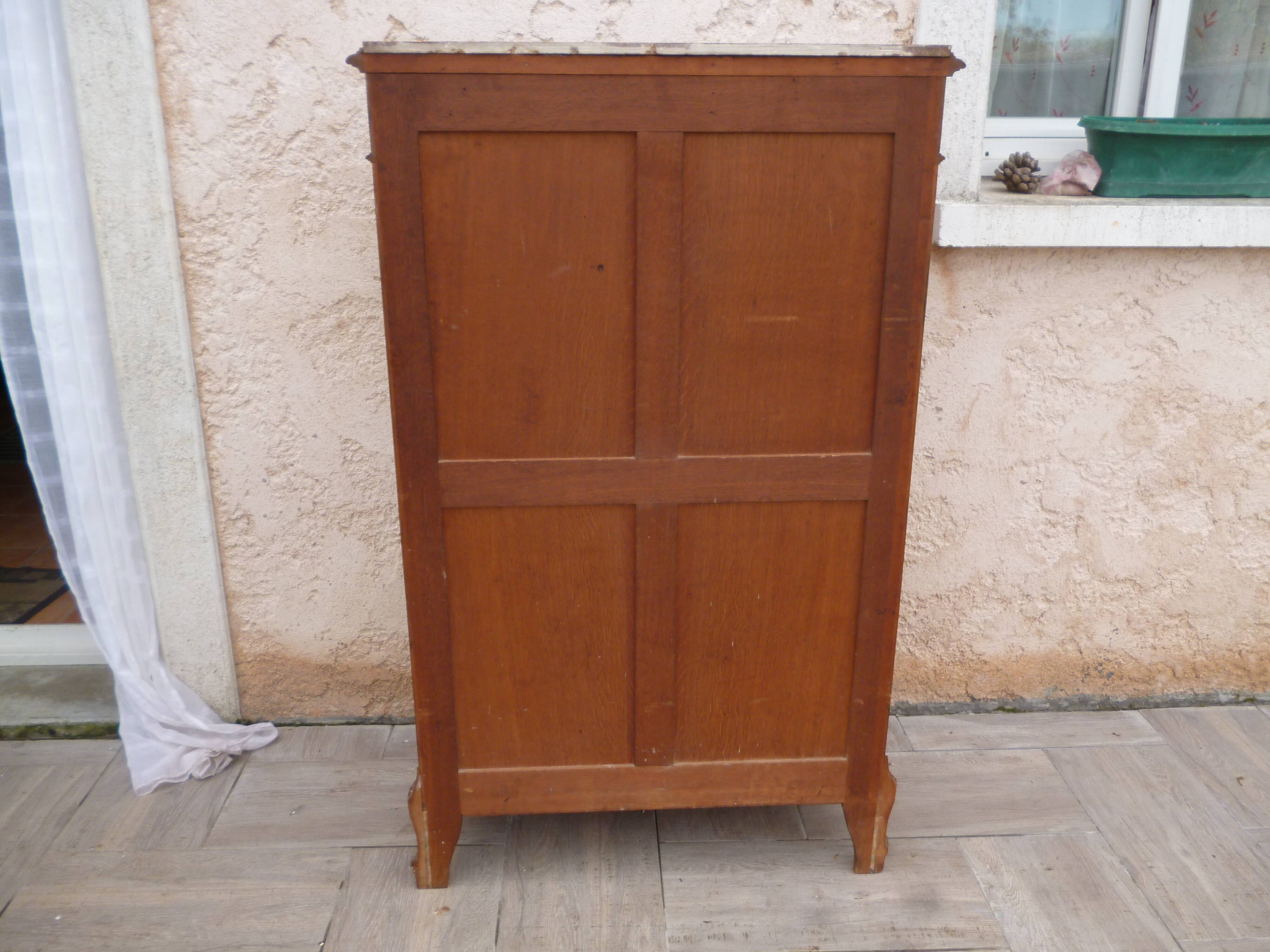 Dresser XlX, style Louis XV