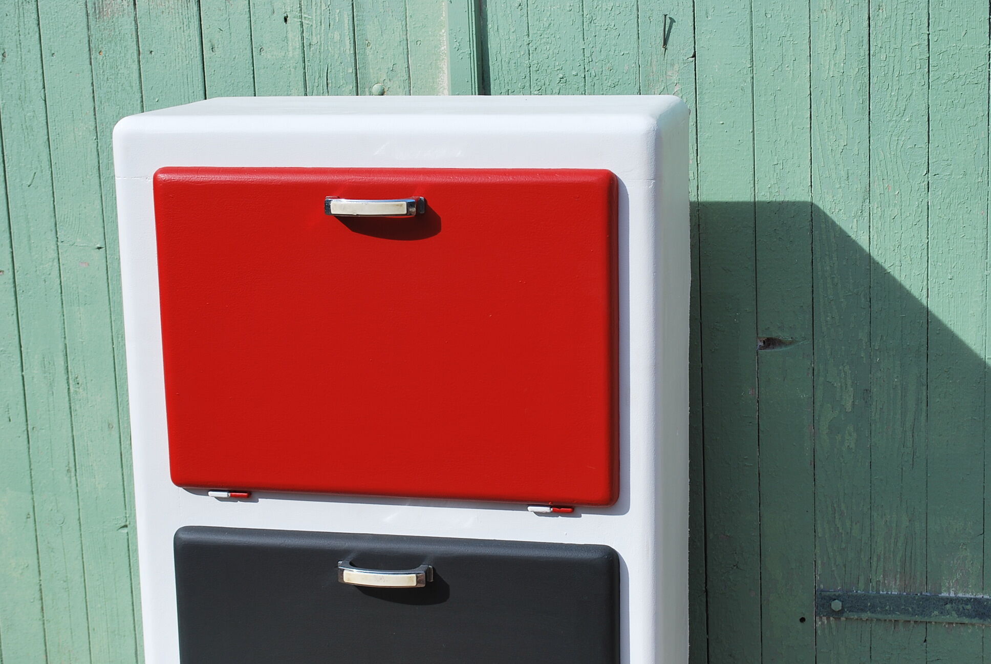 Renovated buffet in Mondrian colors
