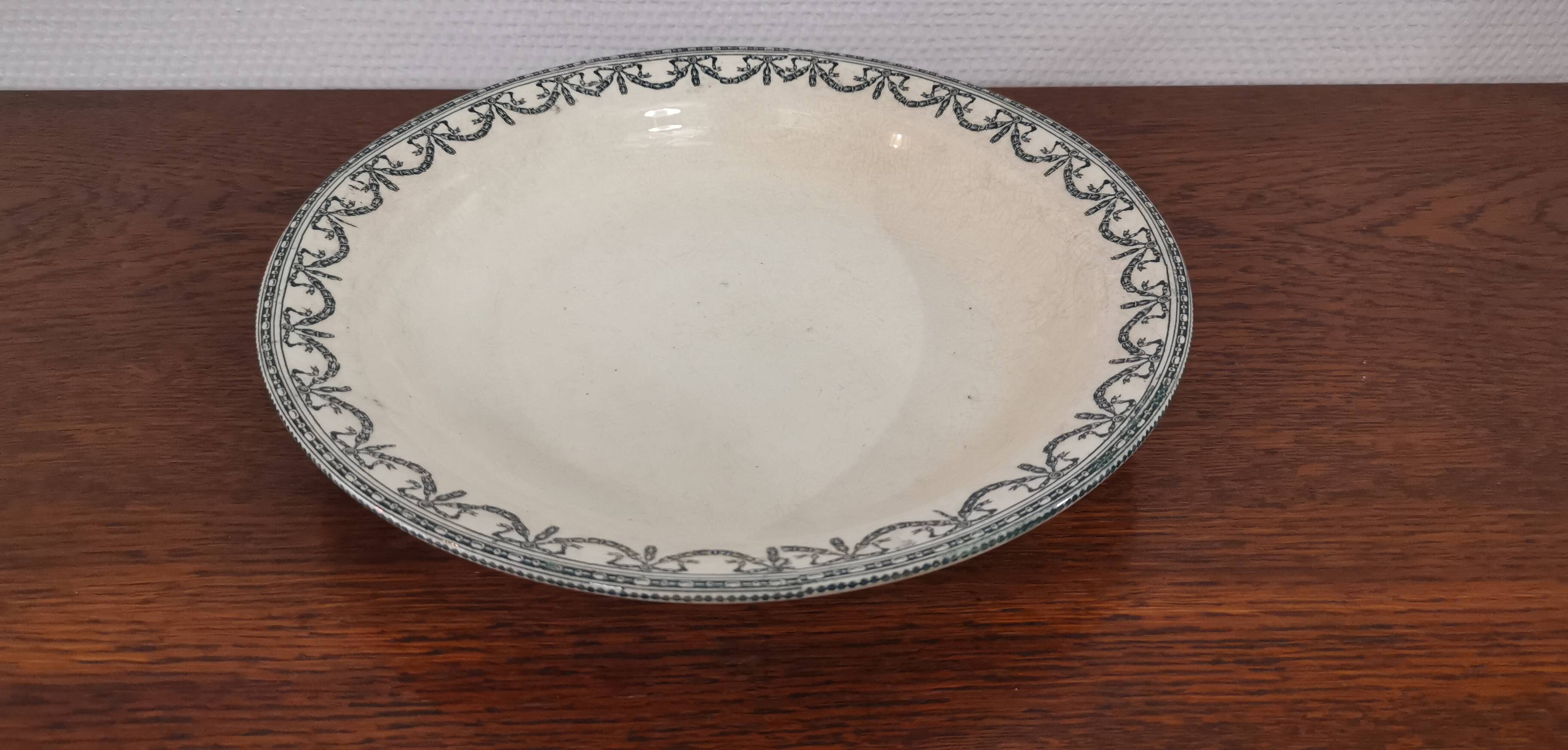 Iron earth hollow dish ec Salins, Louis XVI garlands