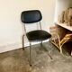 Chaise en aluminium chromé et skaï noir