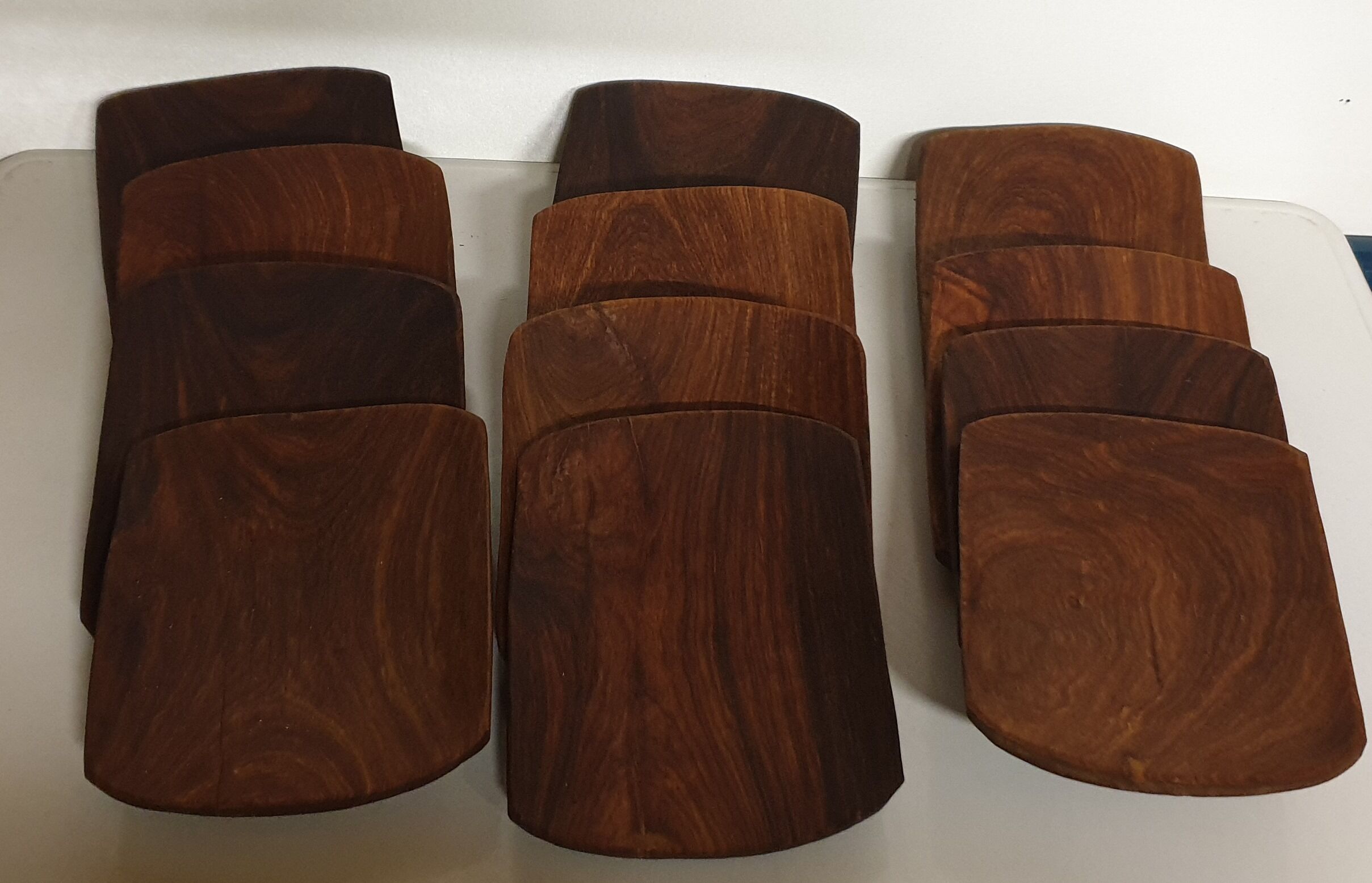 12 Wooden plates and their serving dish