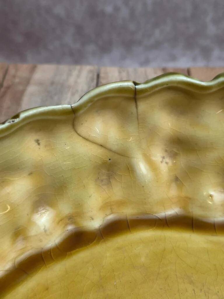Small basket dish in Sarreguemines slipware Glycine 4771 vintage