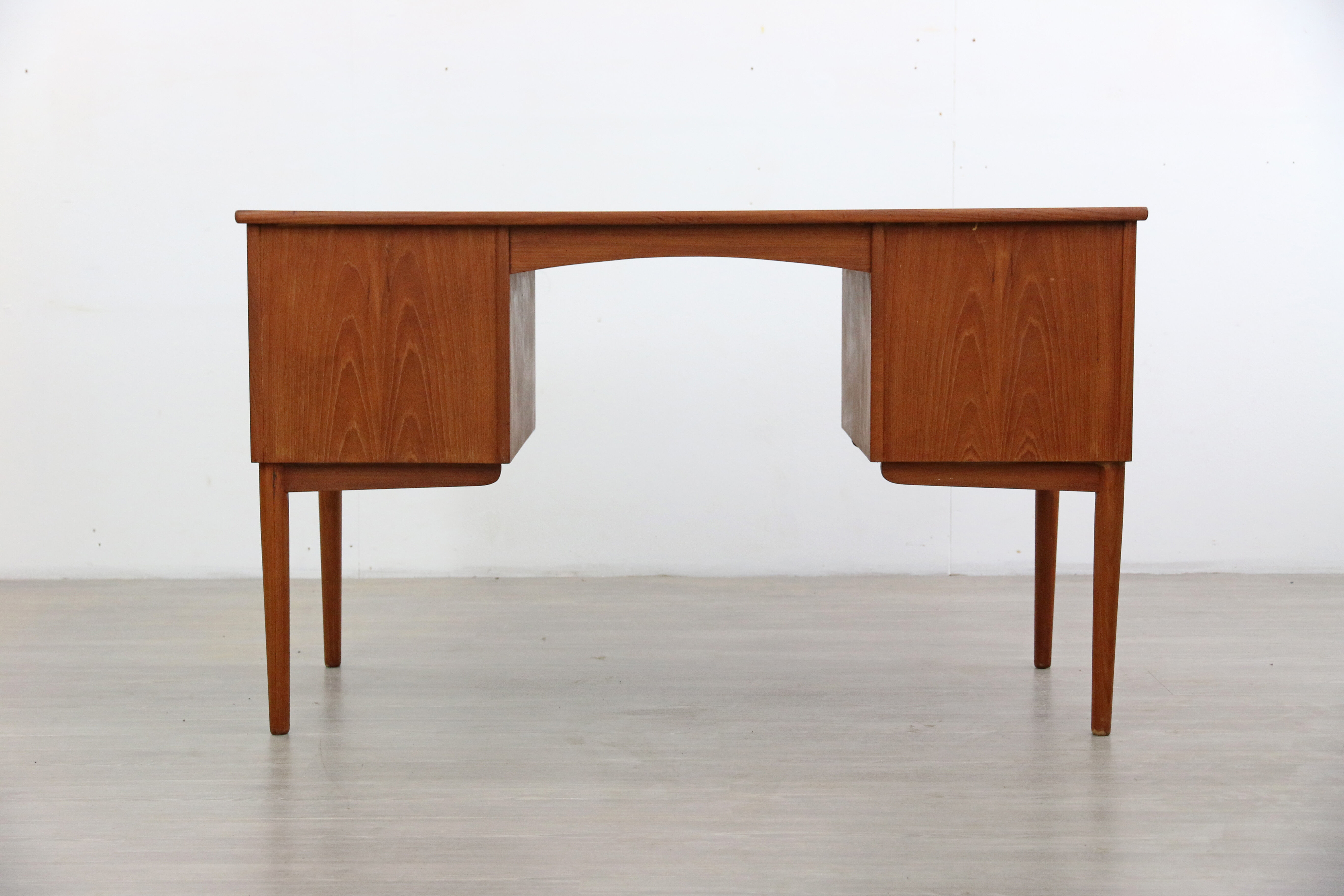 Bureau en teck, années 1960