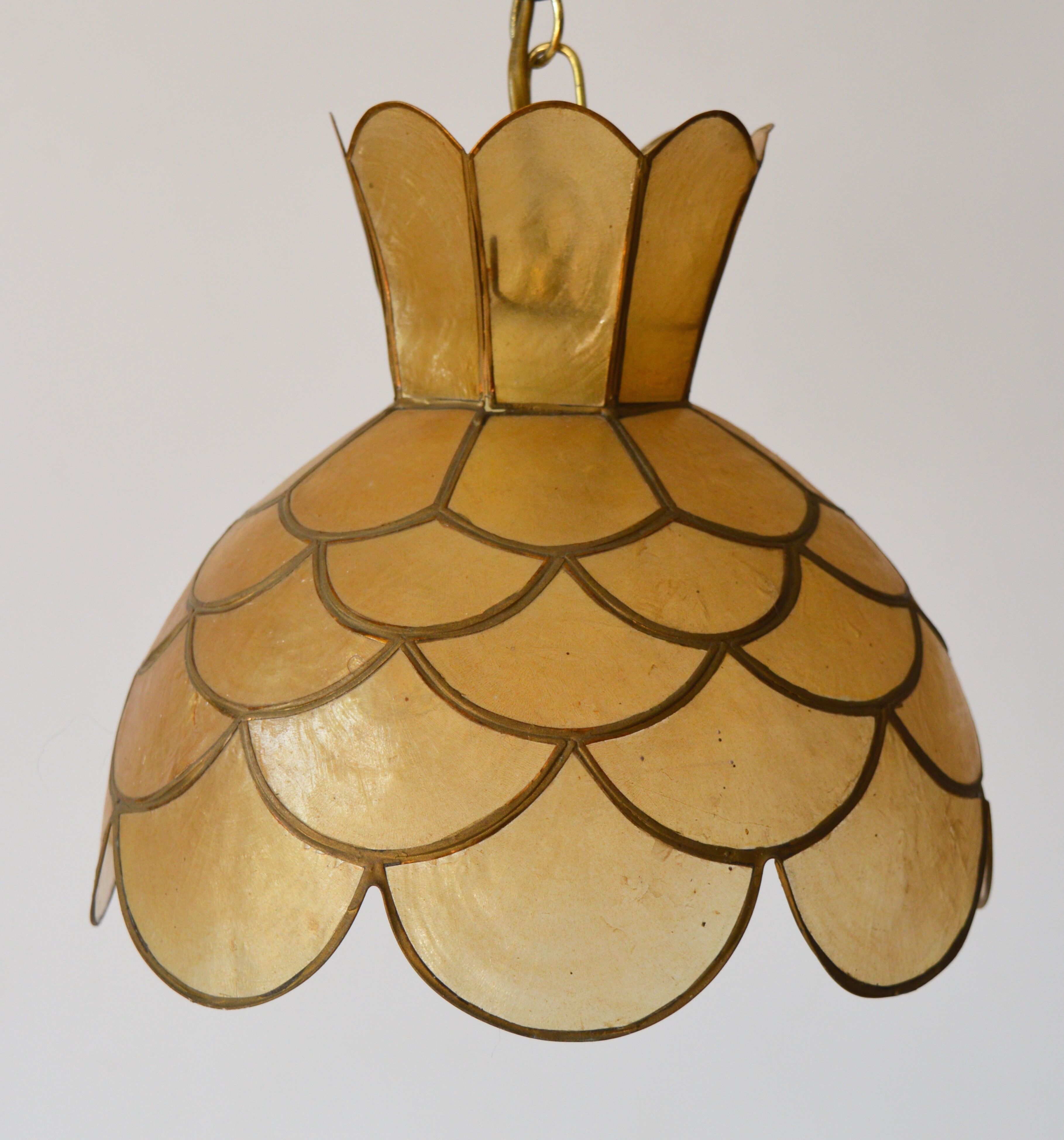 Mother-of-pearl and brass suspension