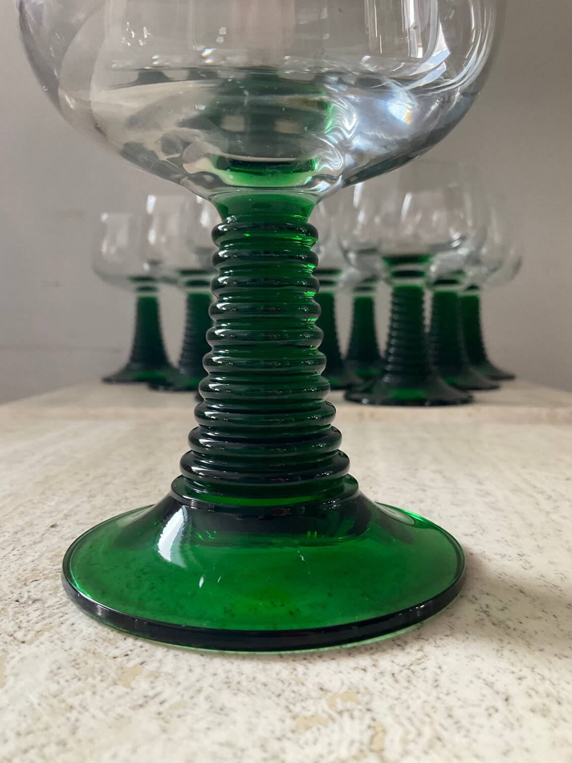 Series of 10 vintage stemmed glasses from the 70s