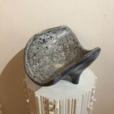 Free-form tripod cup