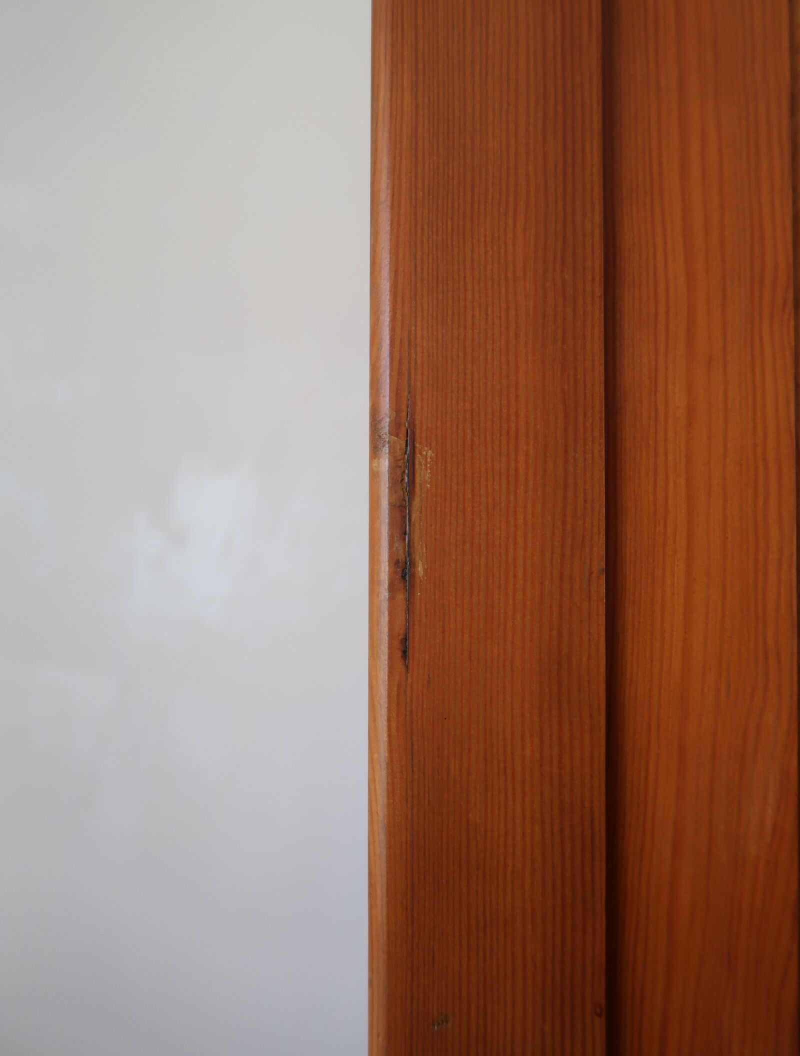 Armoire pieds compas