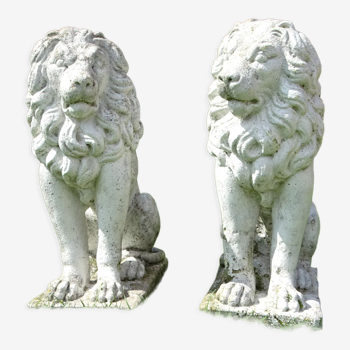 Paire de lions en pierre