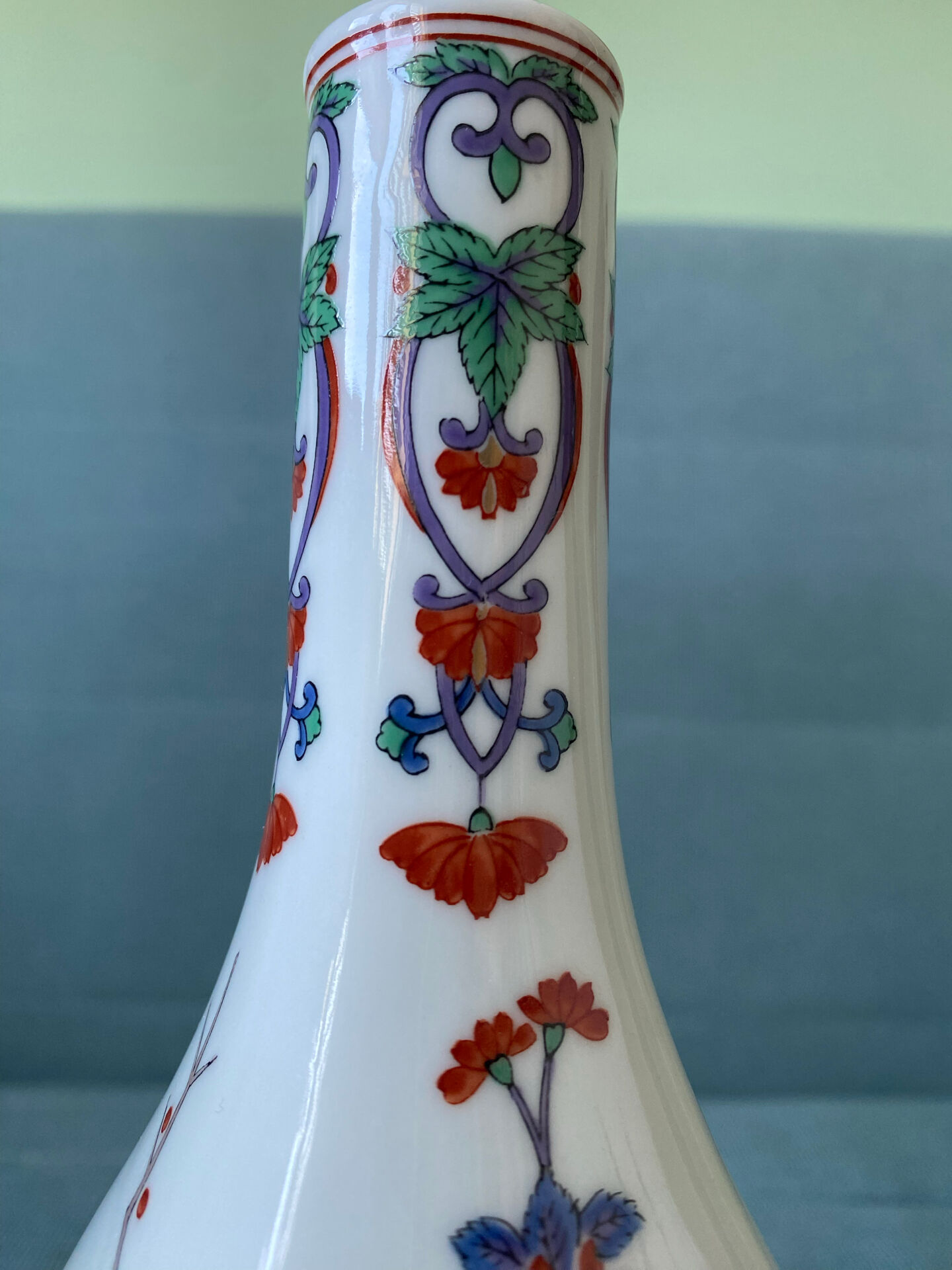Vintage Japanese Arita porcelain vase – floral decoration H25cm