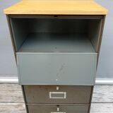 Column 4 grey roneo flappers