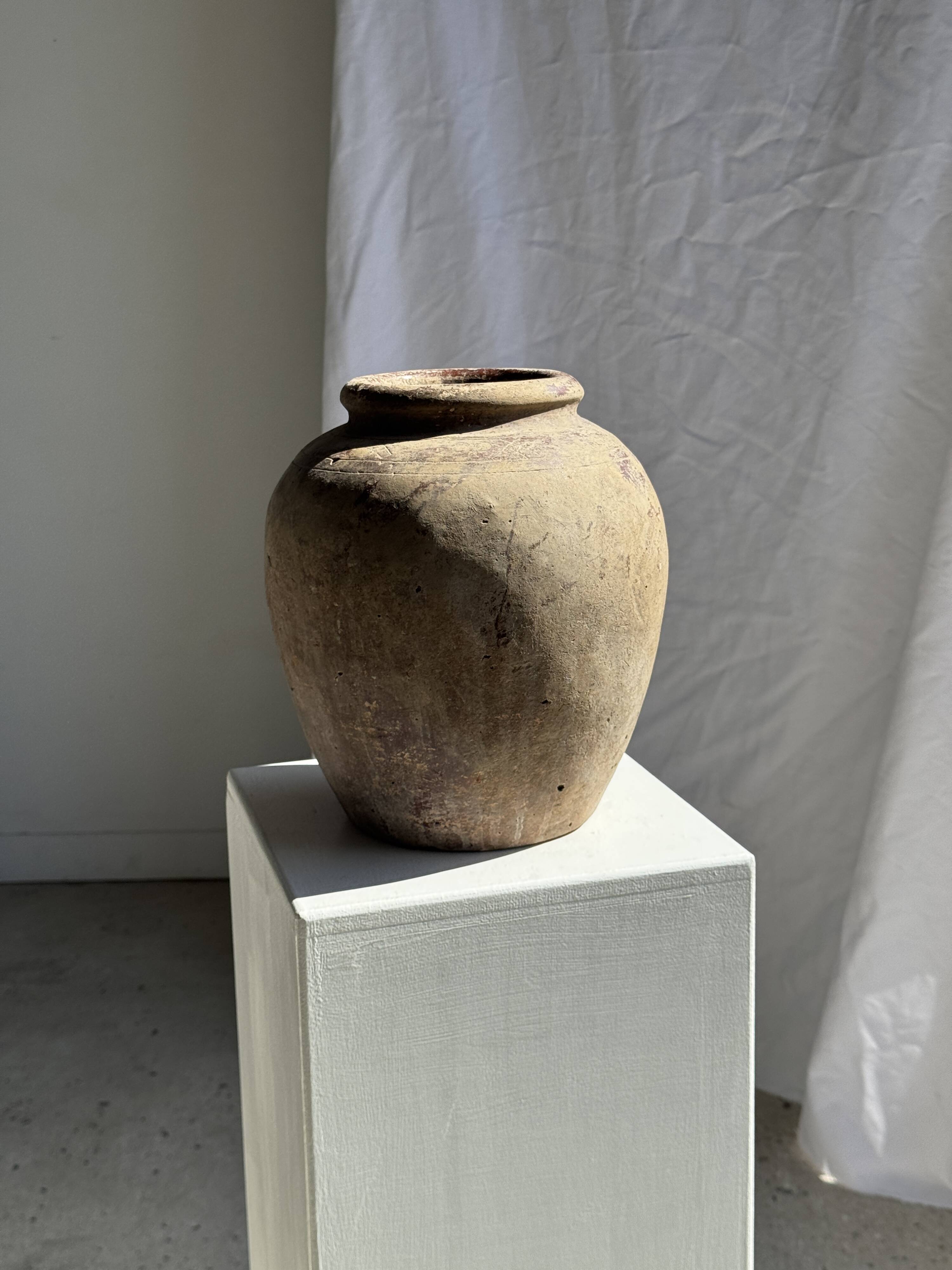 Vase de Borneo en terre cuite brun (1) H35 D23