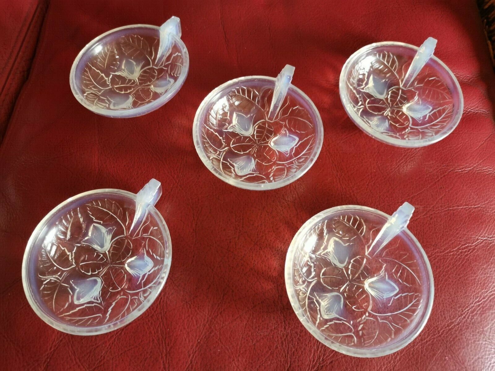 5 cups d'avesn france , art deco hazelnut pattern 11 cm , opalescent glass