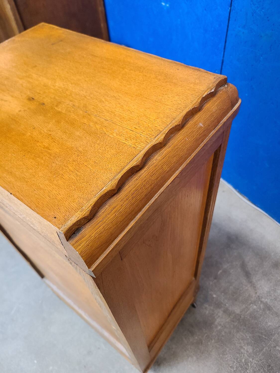 Art Deco serving trolley, cupboard on wheels in light wood.