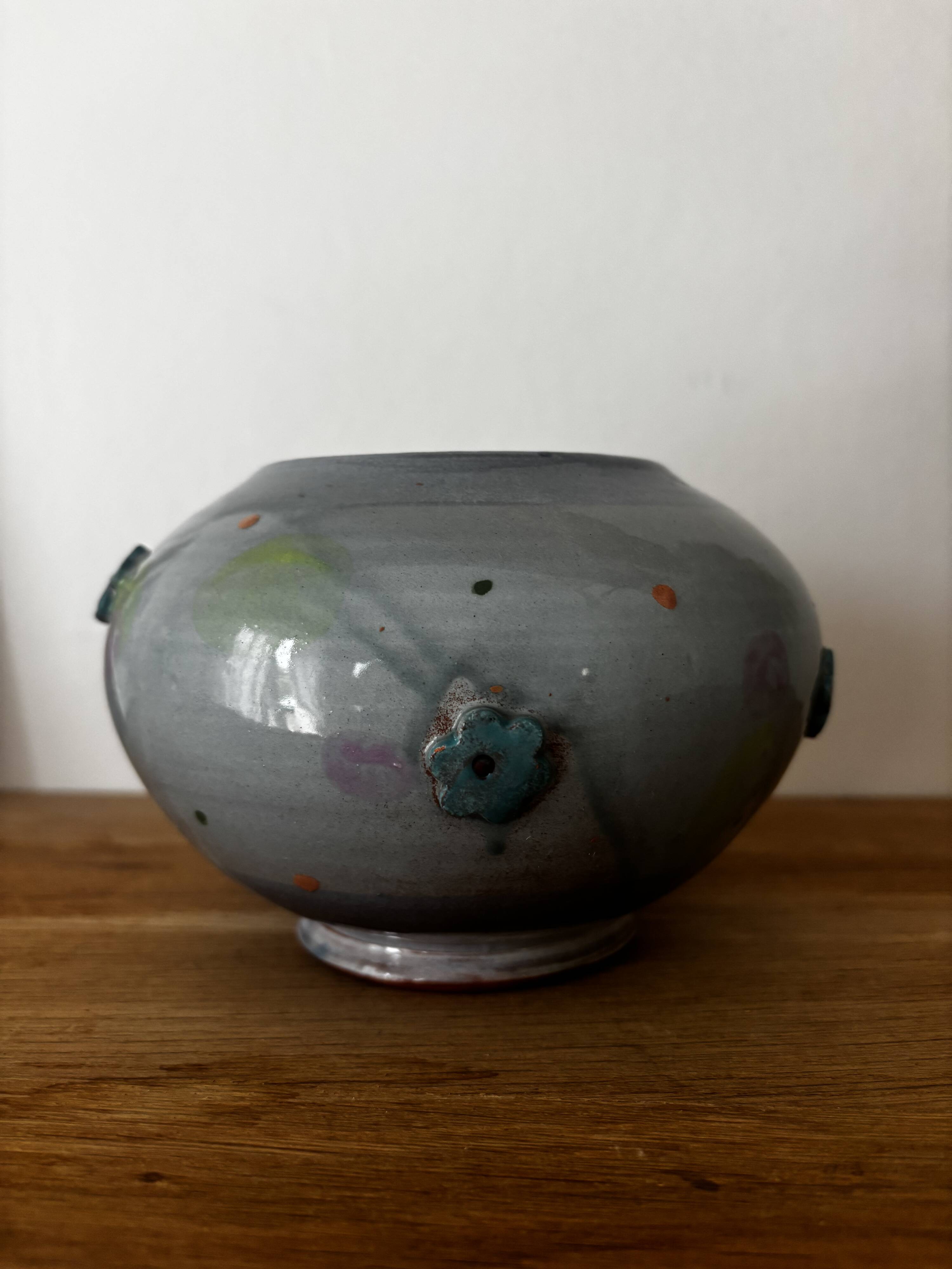 Magnificent pot or vase, handcrafted pottery with flowers, signed on the back.