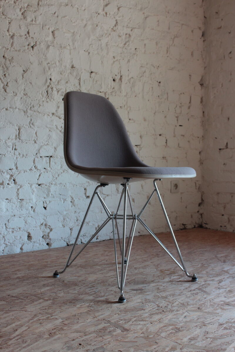 Vintage Eiffel Fiberglass Chair by Charles & Ray Eames for Herman Miller, 1970s