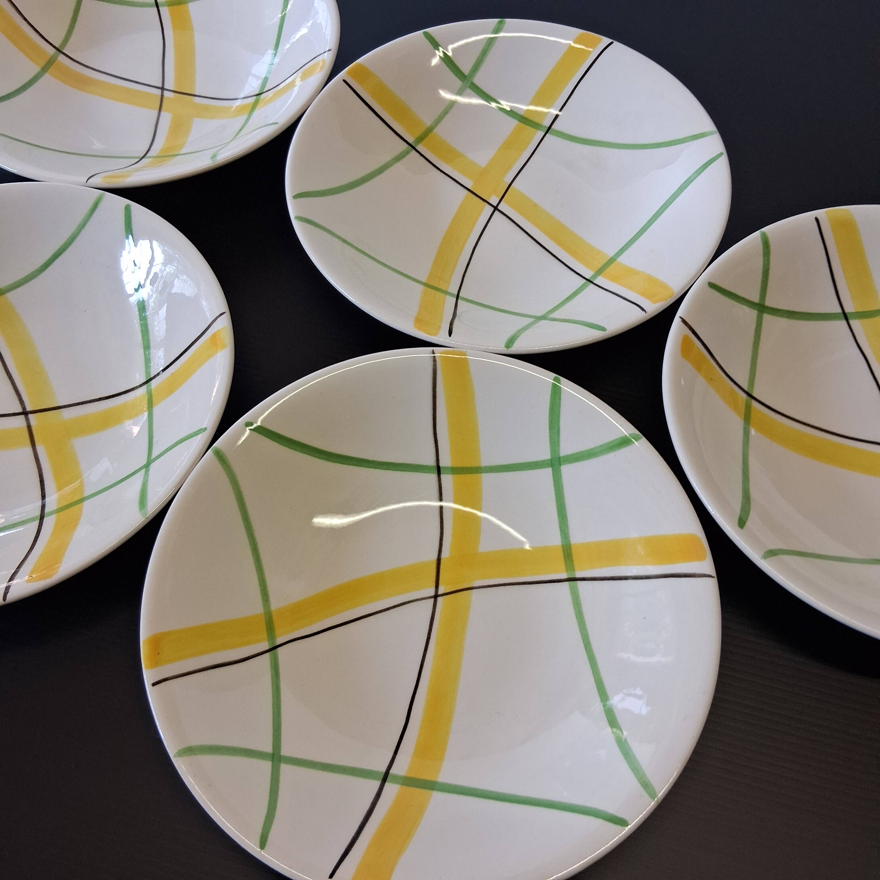 5 deep plates from Gien model "Sarabande" in good condition.