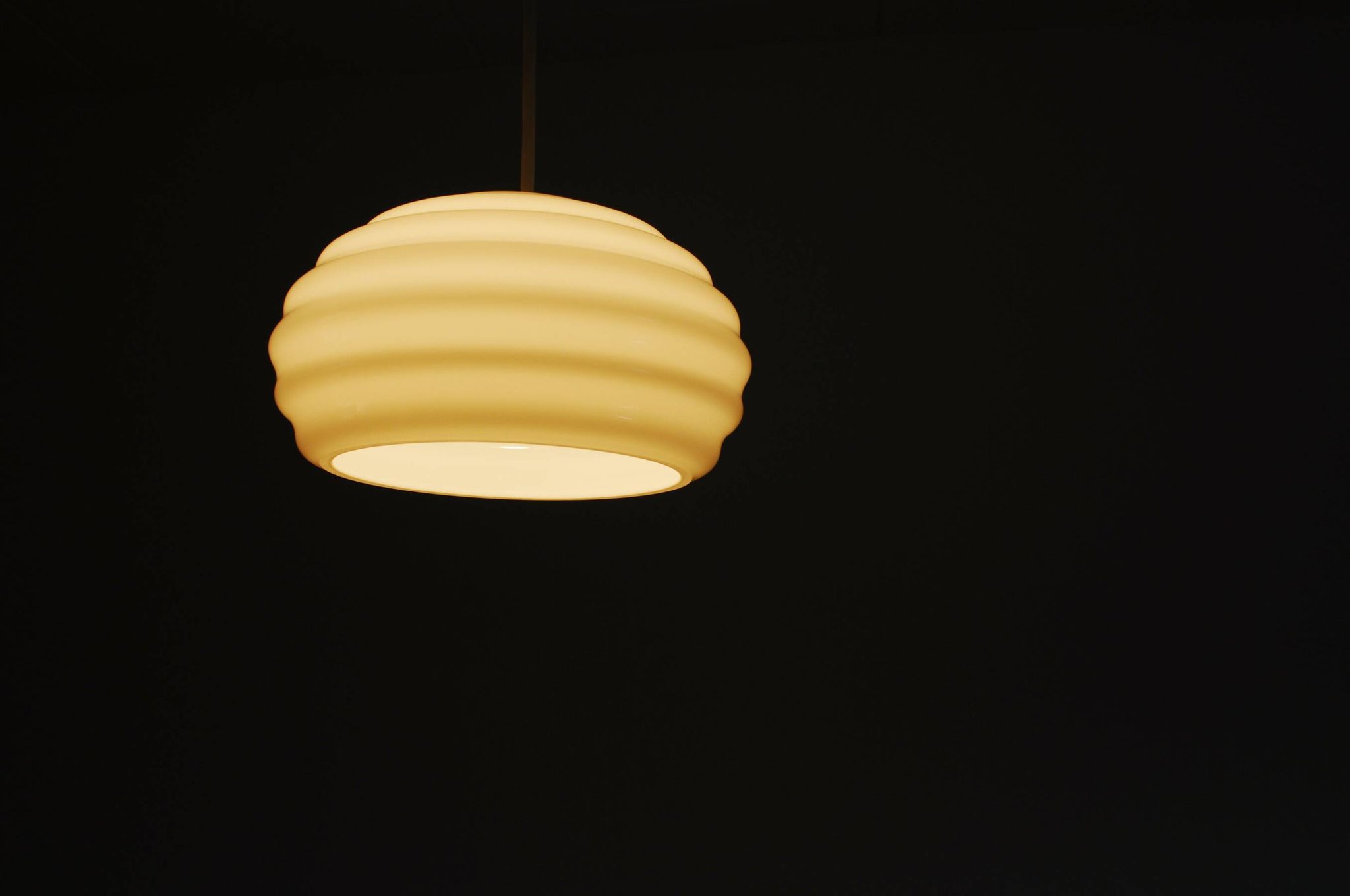 Suspension "New Wave" en verre opale Verner Panton pour Holmegaard, 1984
