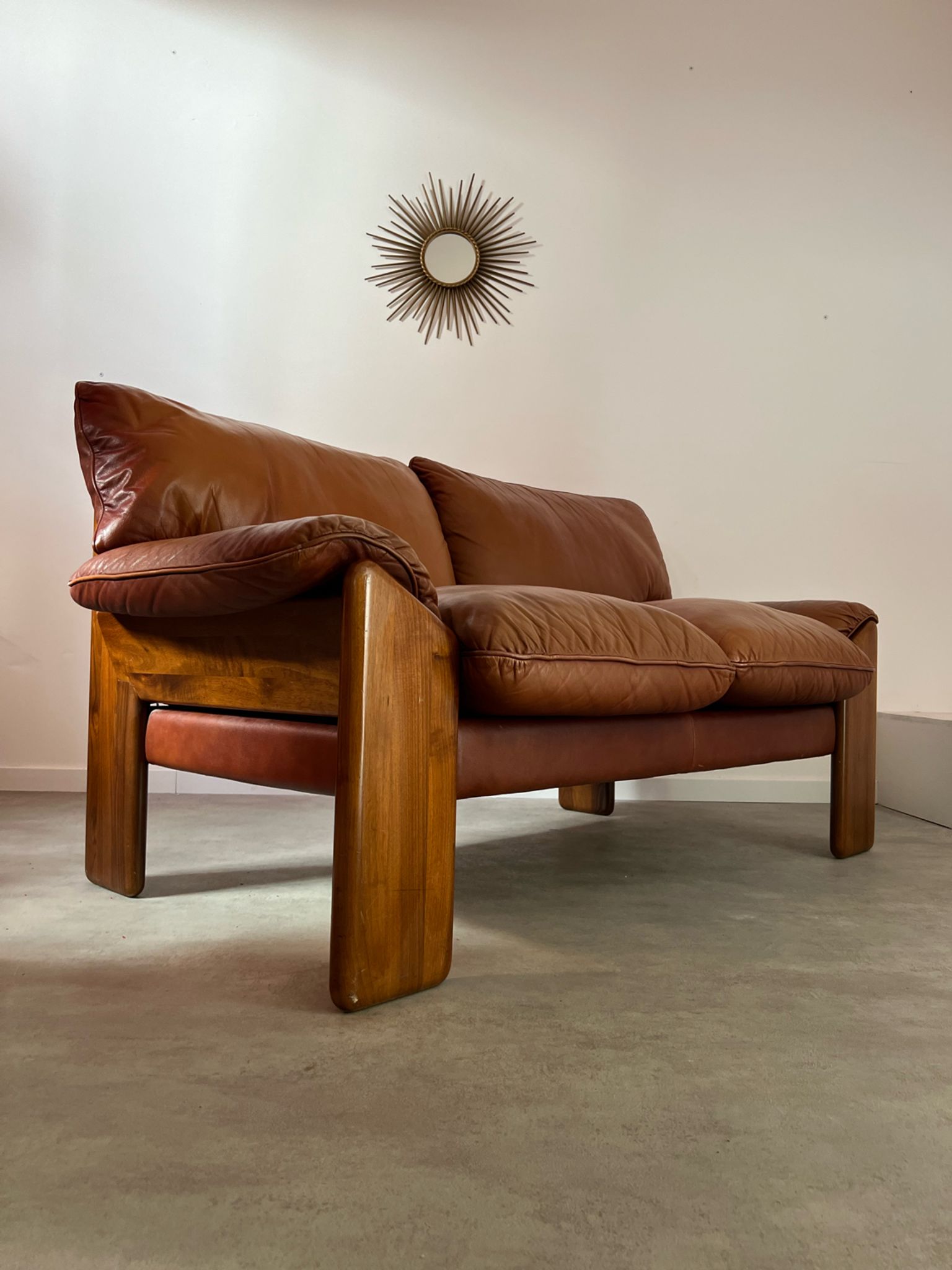 Old 2-seater leather and walnut sofa design 70s Mobil Girgi Mario Marenco vintage Italy