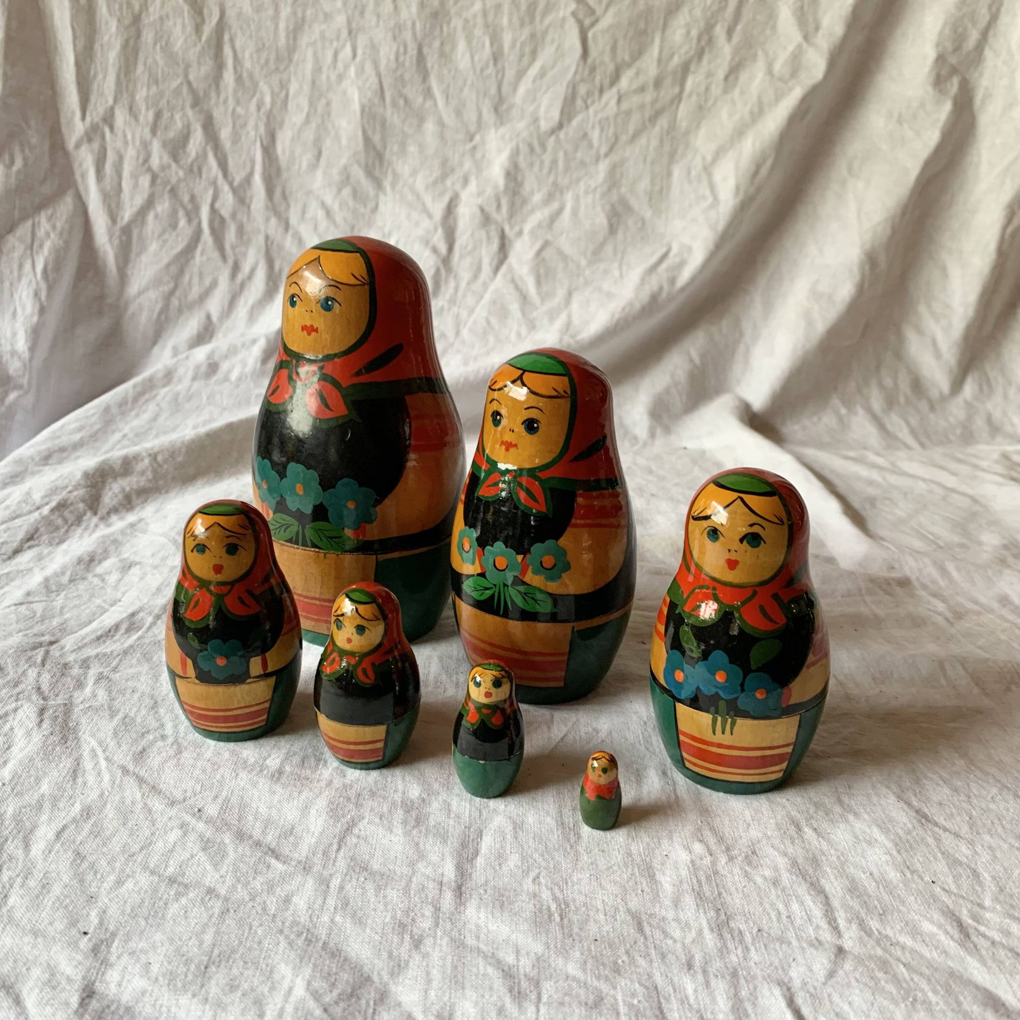 Matriochka - Série de 7 anciennes poupées russes gigognes
