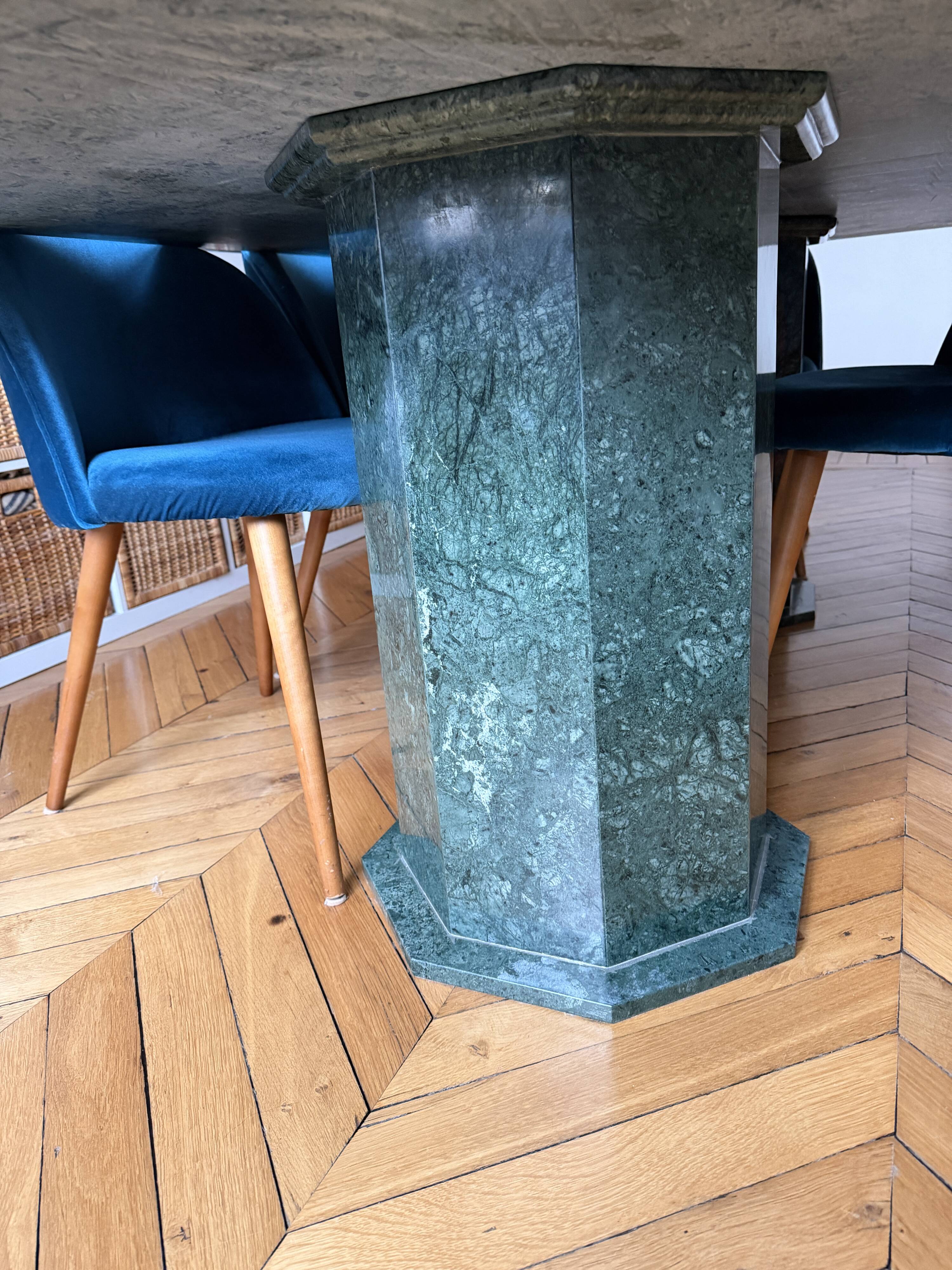 Table d’exception en marbre vert incrusté de pierres – Pietra Dura d’Agra