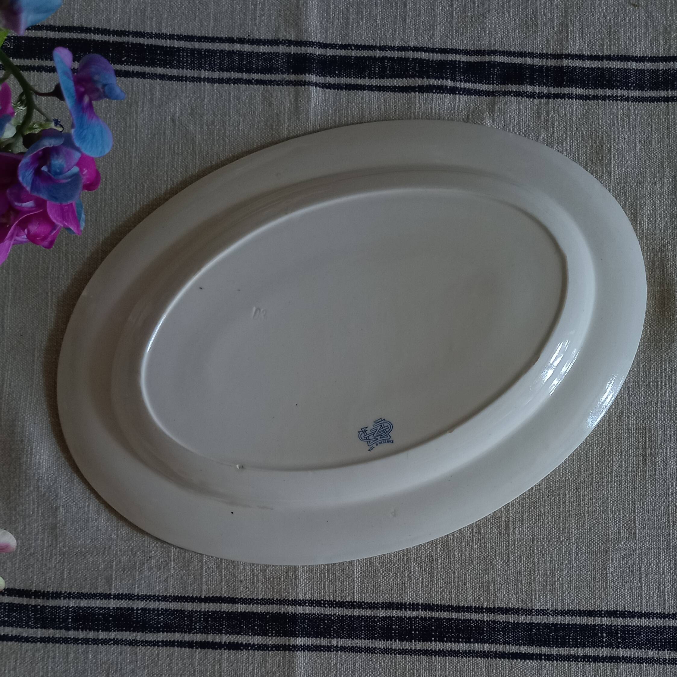 GIEN oval dish “Flight of birds”. 1900 Art Nouveau tableware.