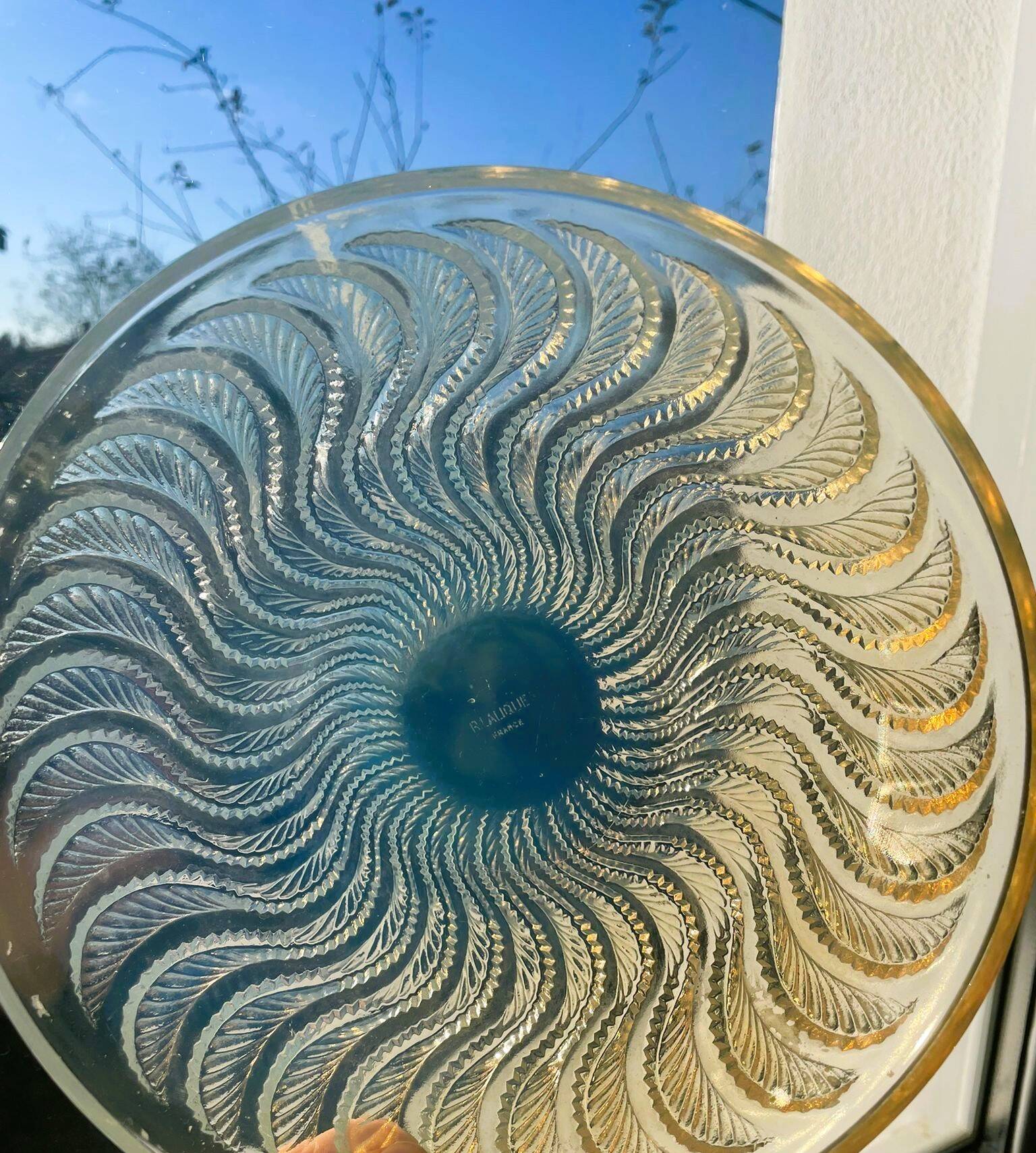 Opalescent glass bowl “Actinia” by René Lalique