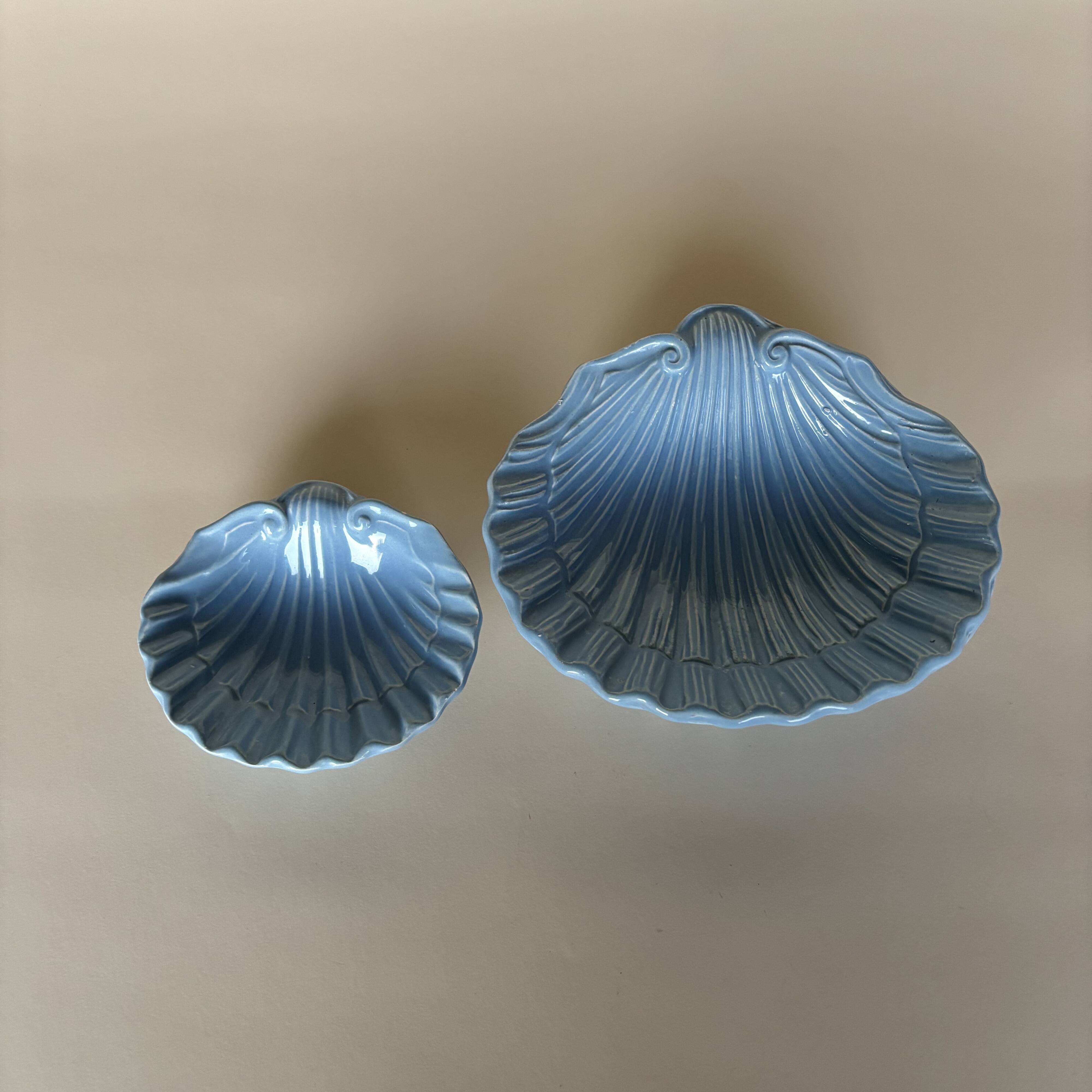Set of shell bowls