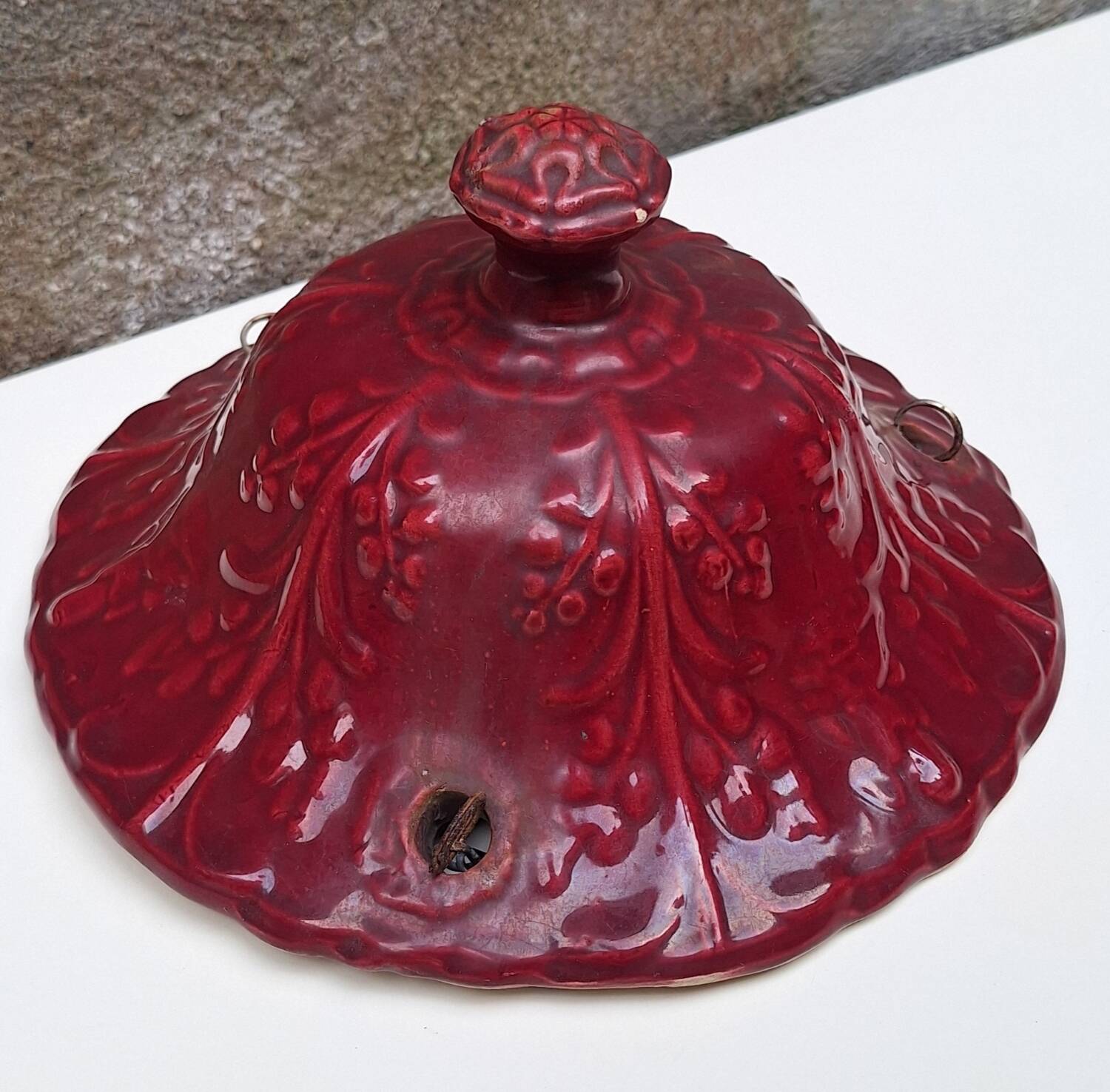 Hanging planter in red earthenware