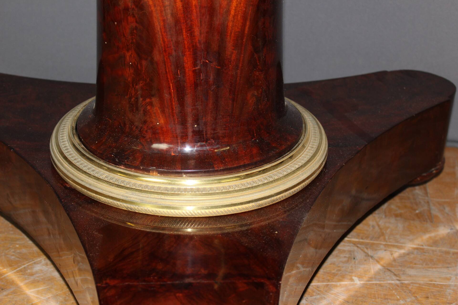 Guéridon d'époque Empire en acajou et bronze doré XIX