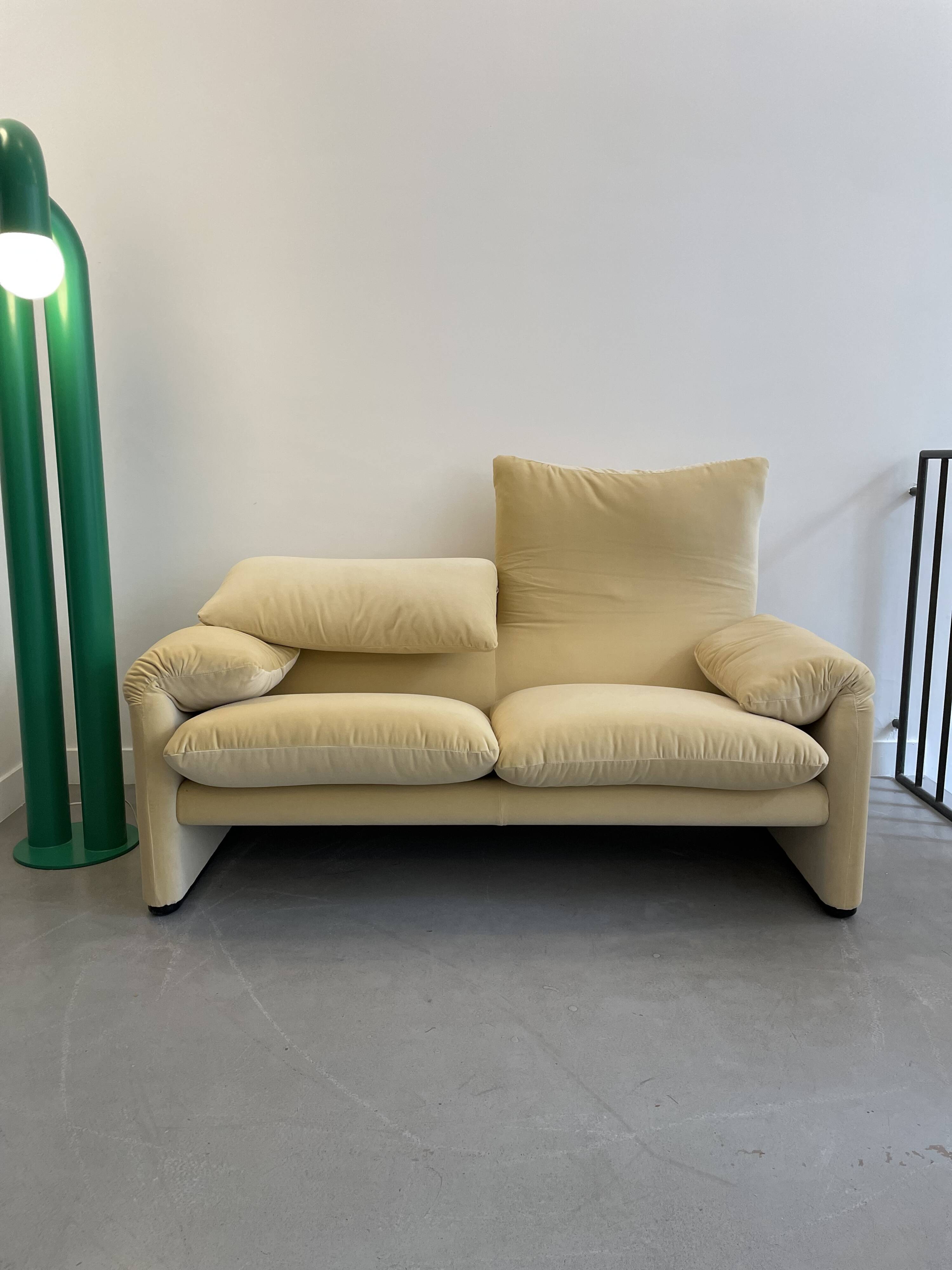 Maralunga 2-seater sofa by Vico Magistretti for Cassina