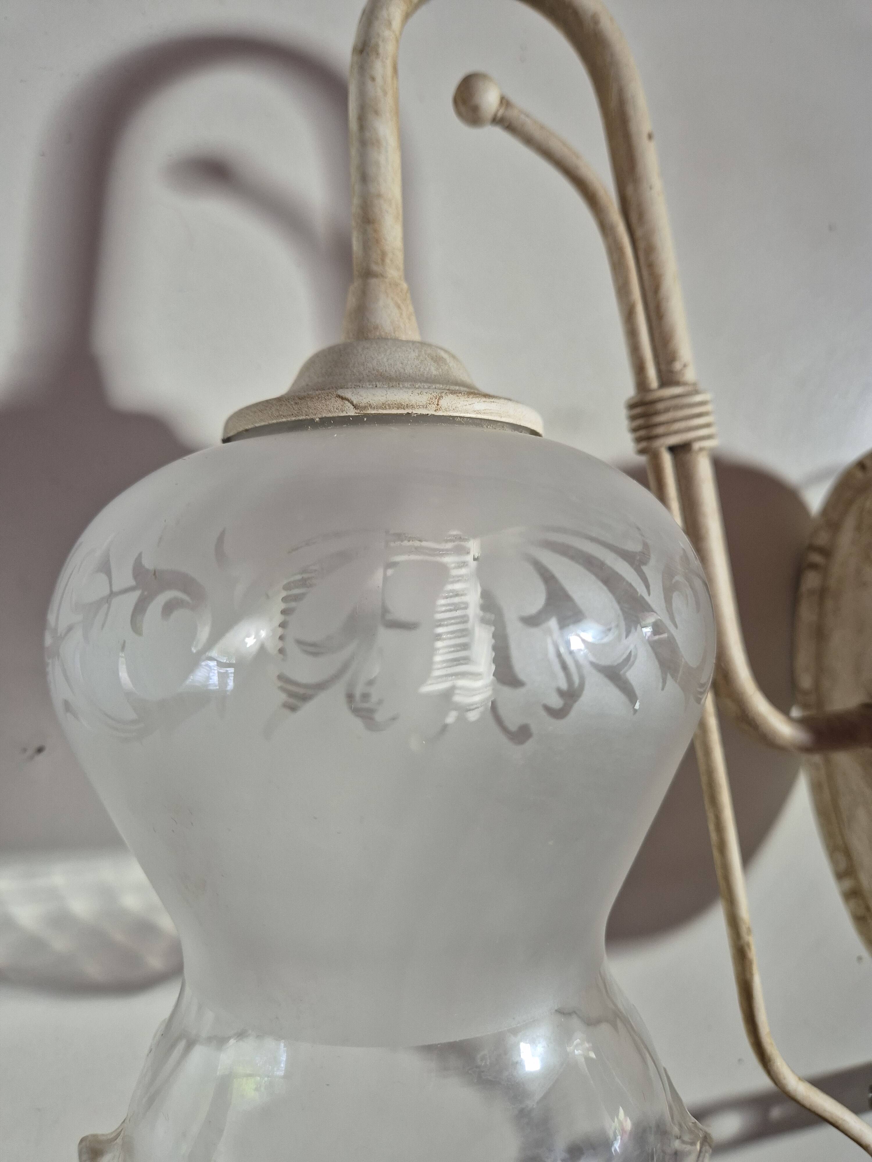 Luminaire applique vintage metal effet vieilli globe en verre avec dessins fleurs