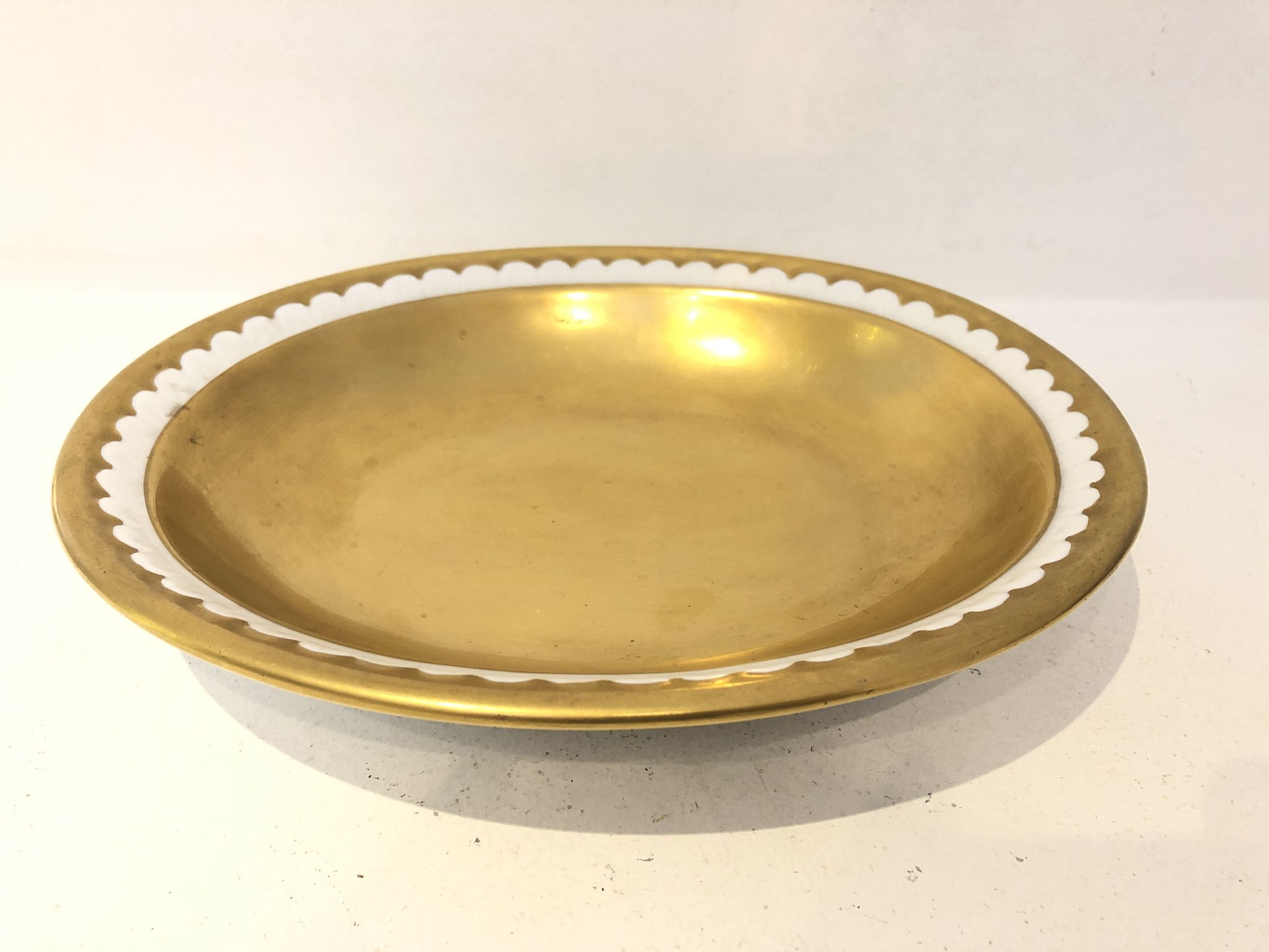 Plat oval doré en porcelaine 1950