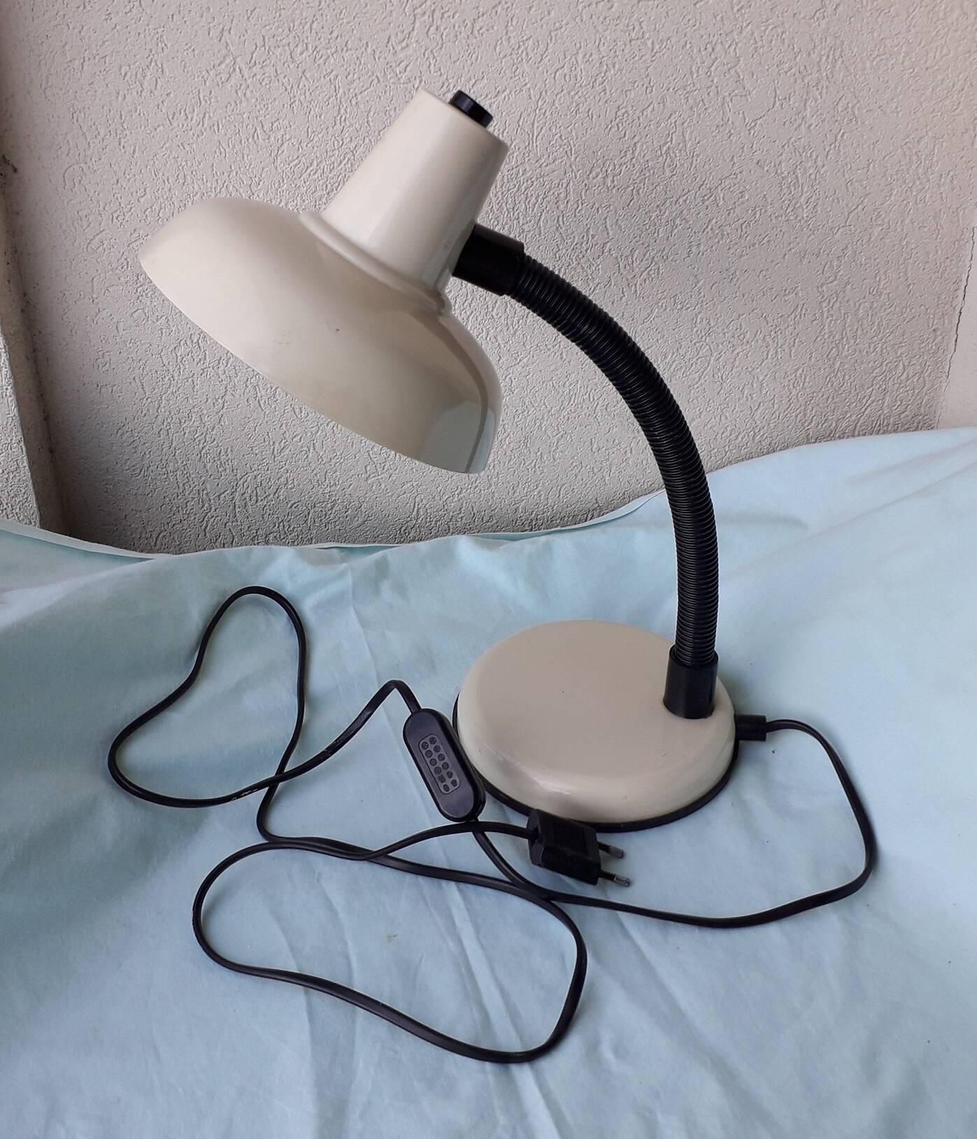 Desk lamp