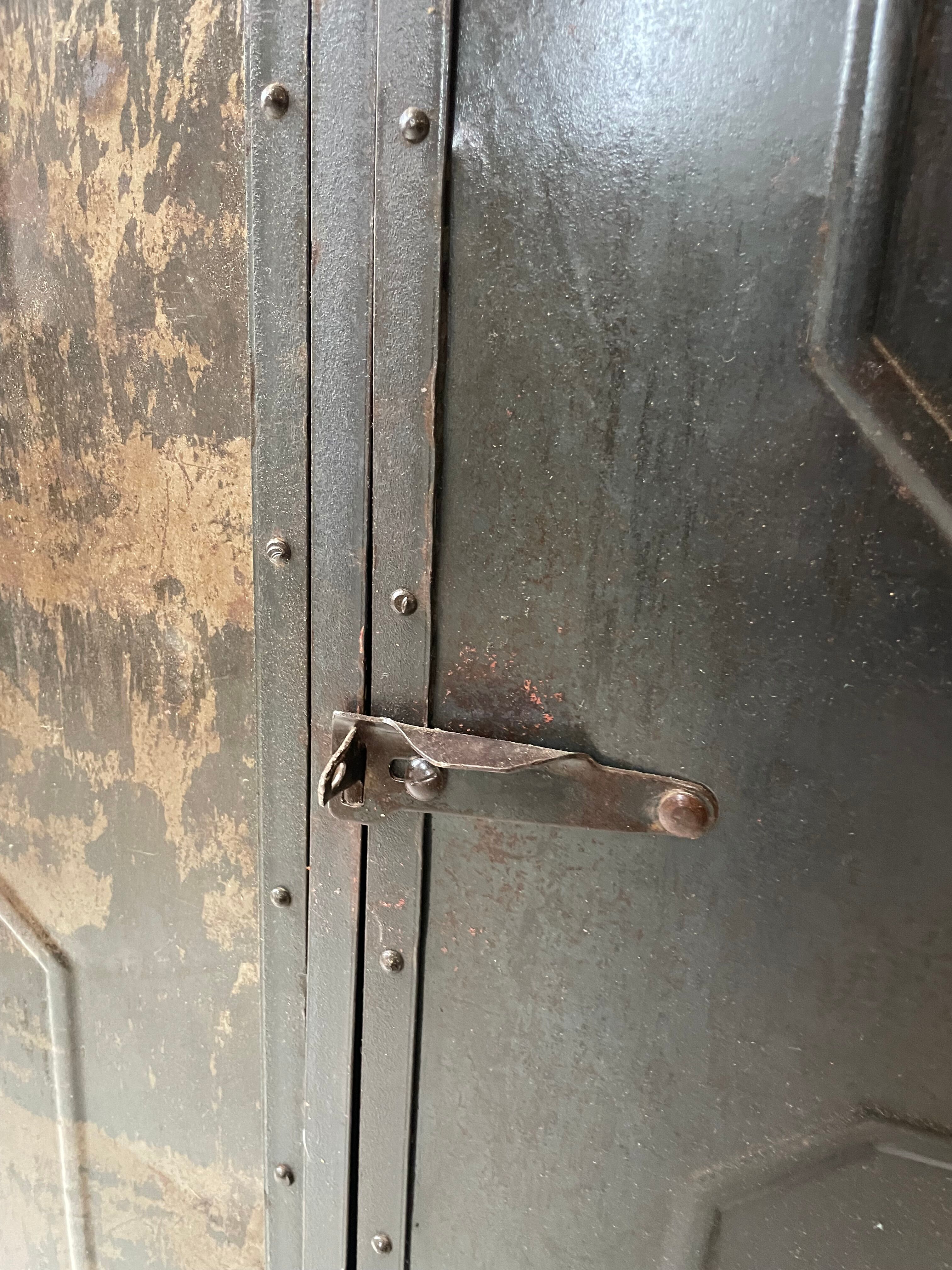 Riveted metal cloakroom Swchartz 1920