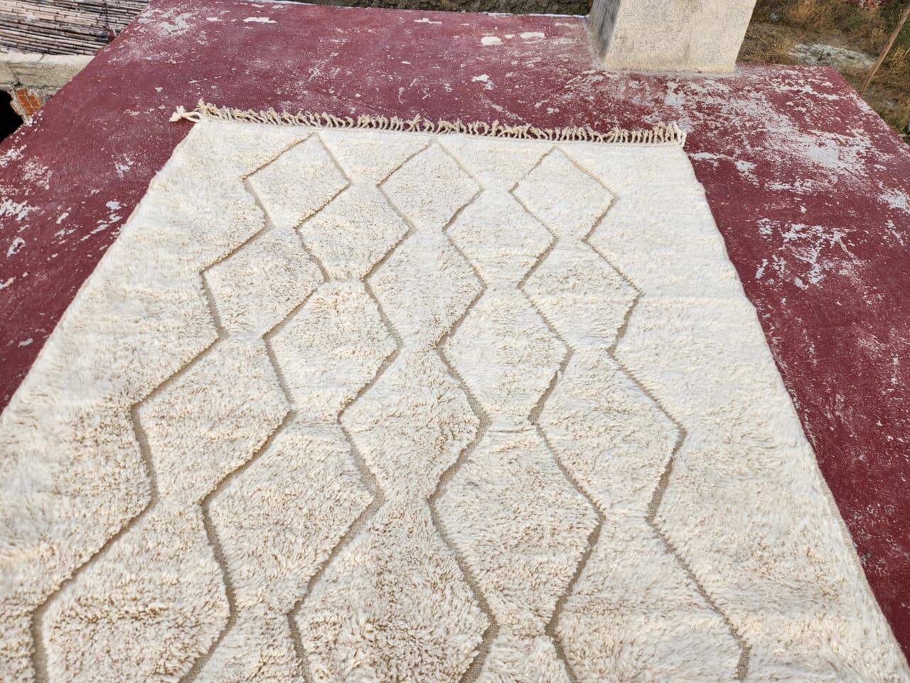 Beni Ouarain rug 300x200 cm – Natural cream wool – Diamond pattern in tone