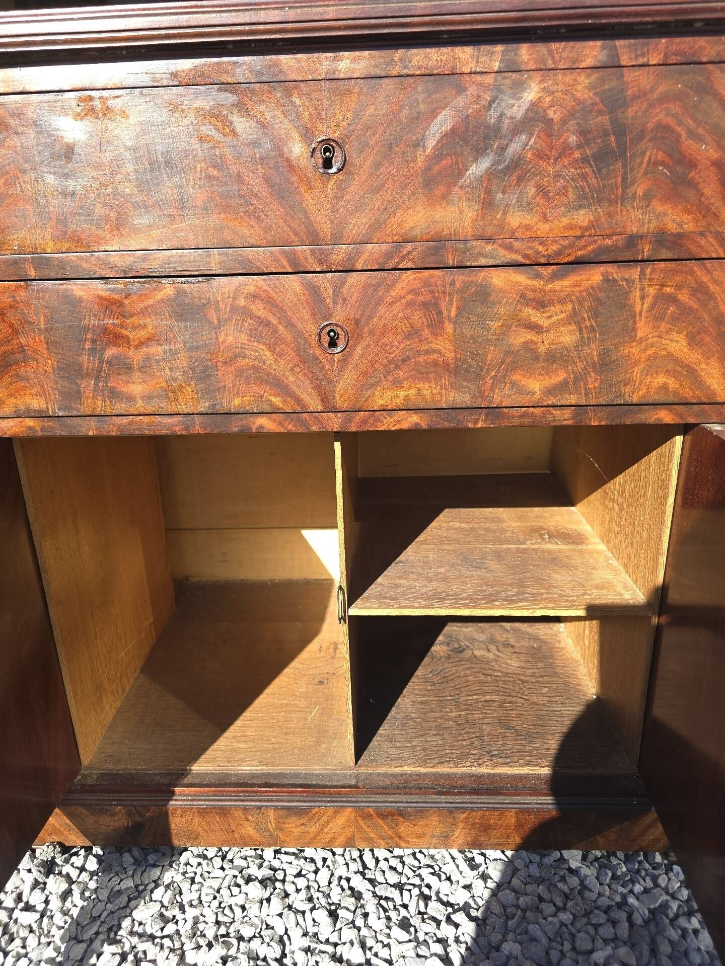 Mahogany chest of drawers