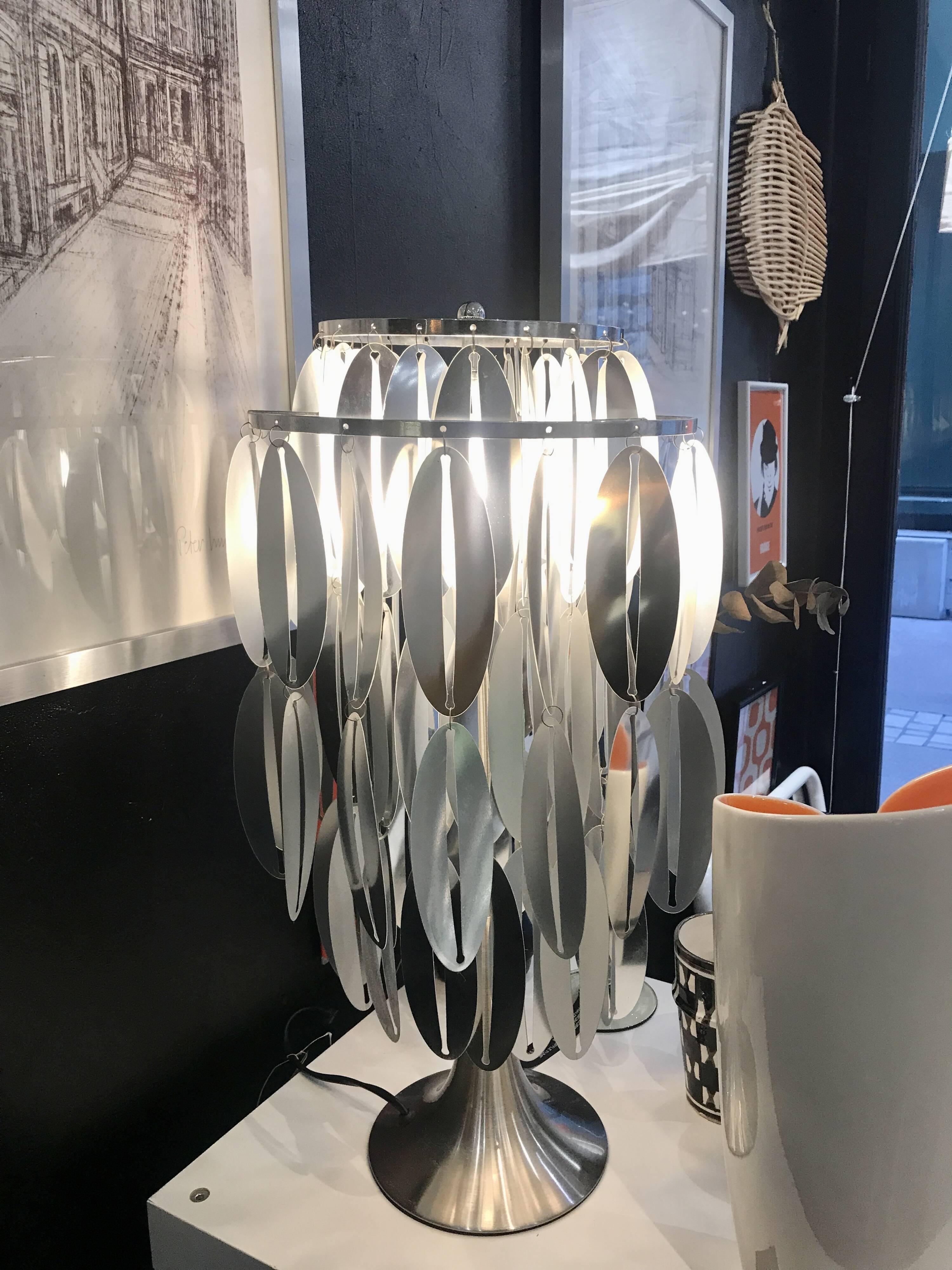 Aluminum tassel table lamp