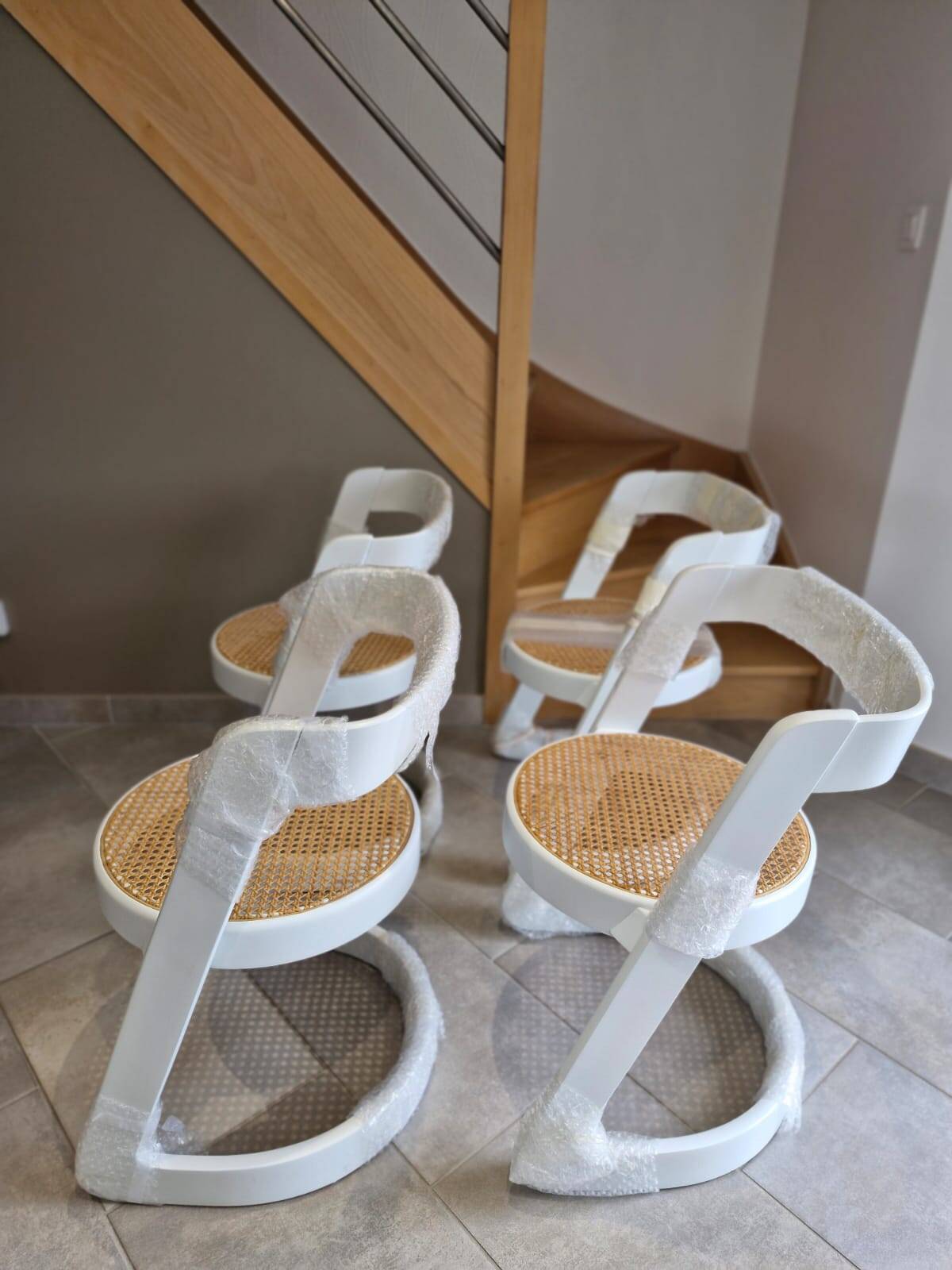 Set of 4 cantilever chairs in curved wood and caning — Italian design year