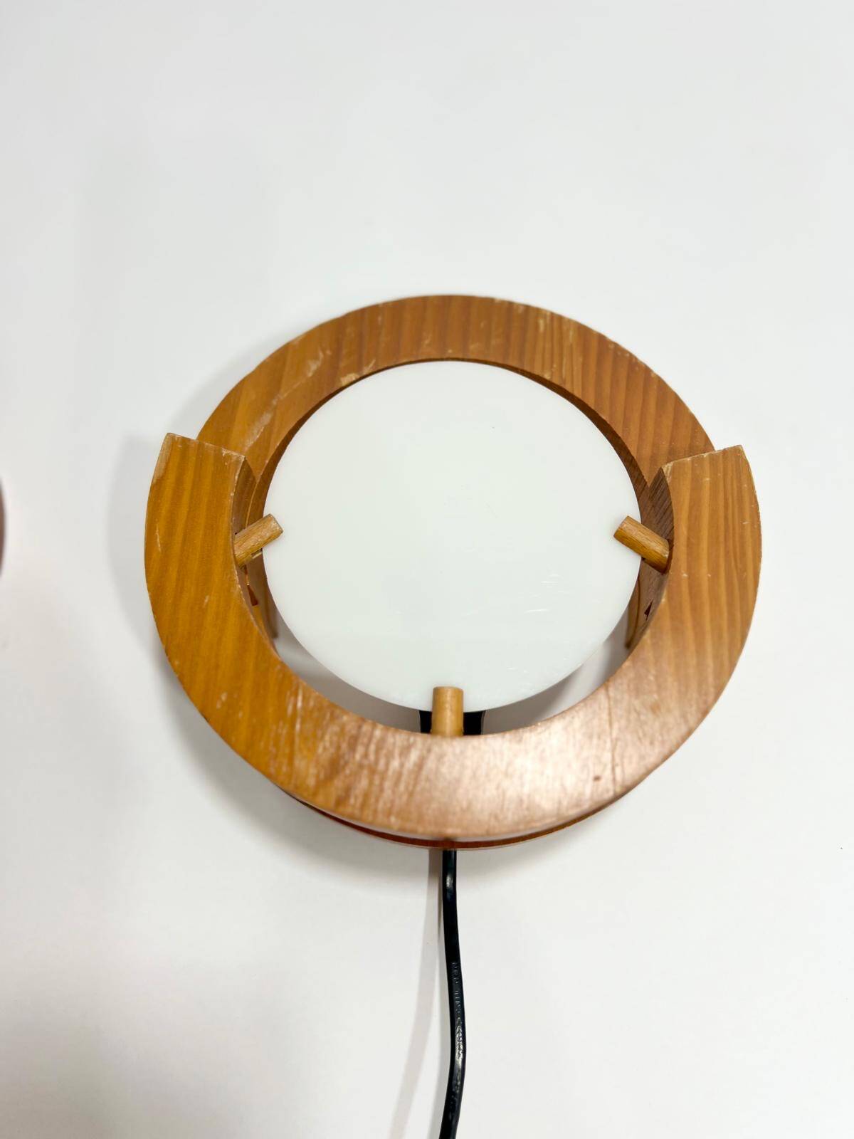 Vintage design wall light in pine and plexiglass, 1970s
