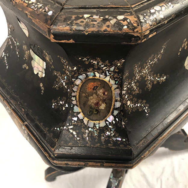 Blackened wooden planter decorated with flowers in medallions and mother-of-pearl burgauty, Napoleon III