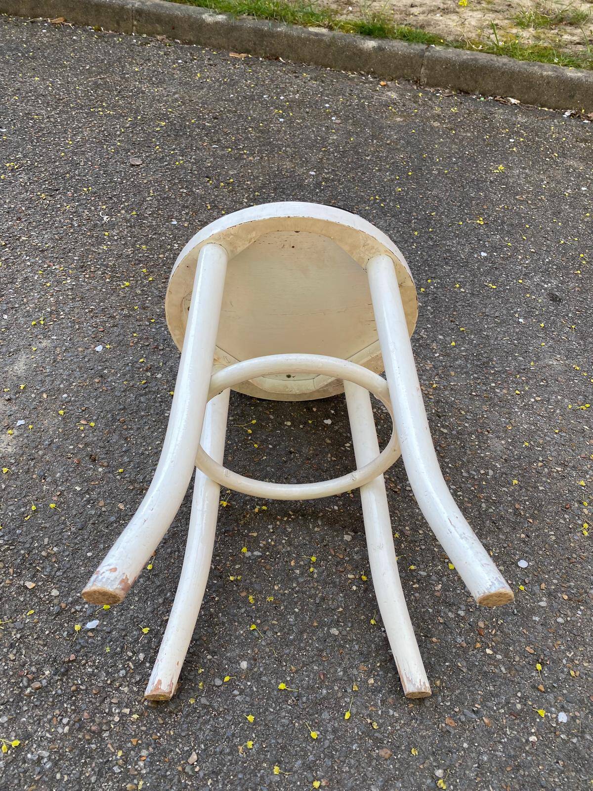Round stool in white bentwood and black leather