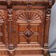 Commode de style Renaissance. Chêne sculpté.