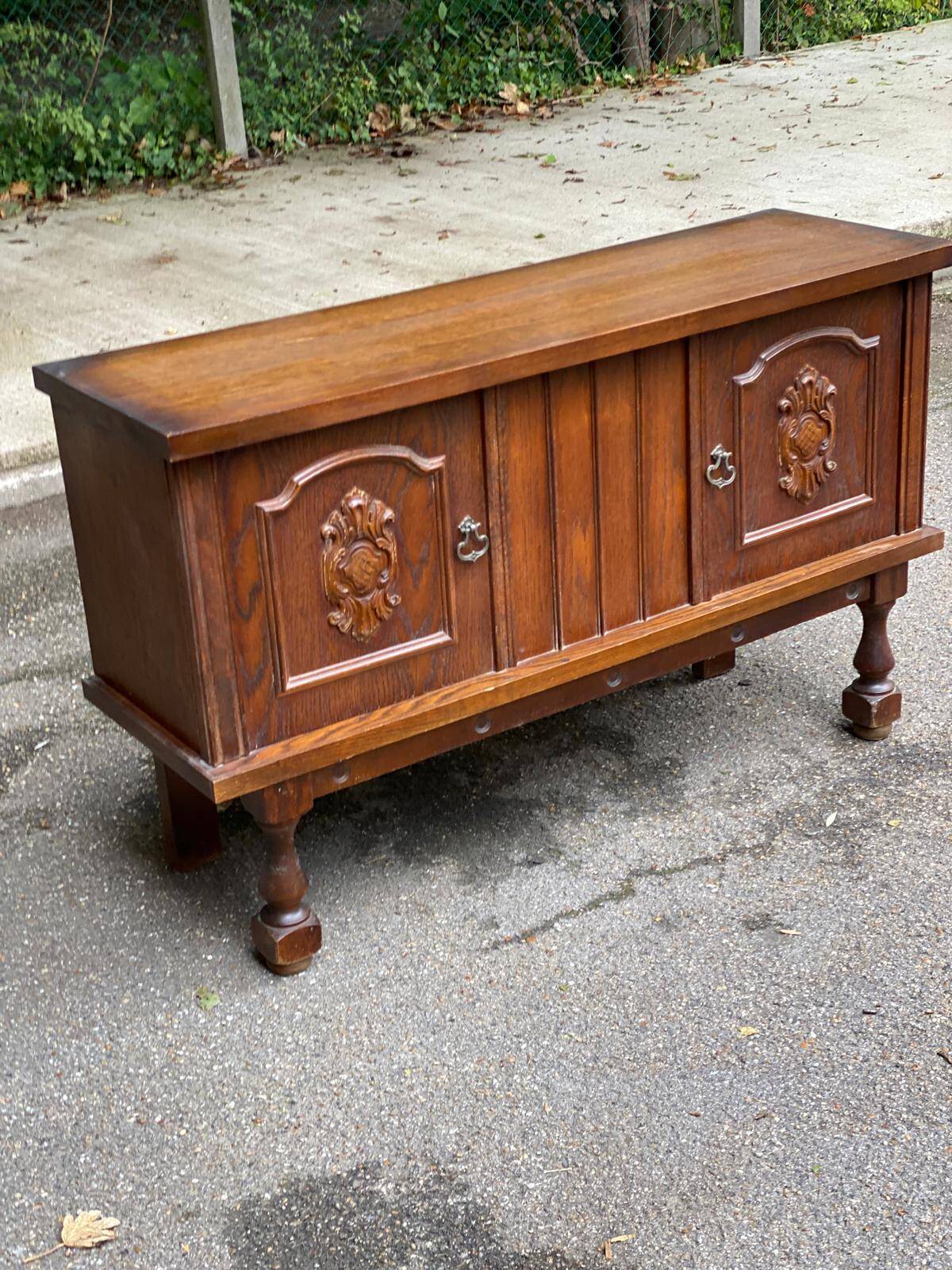 Basque Spanish wooden display cabinet buffet with 2 glass panels