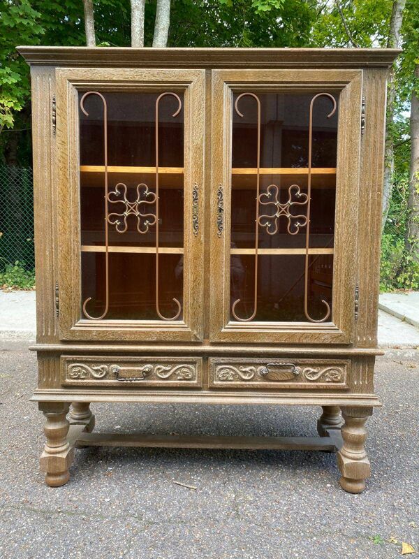 Vitrine renaissance espagnol en bois massif patiné