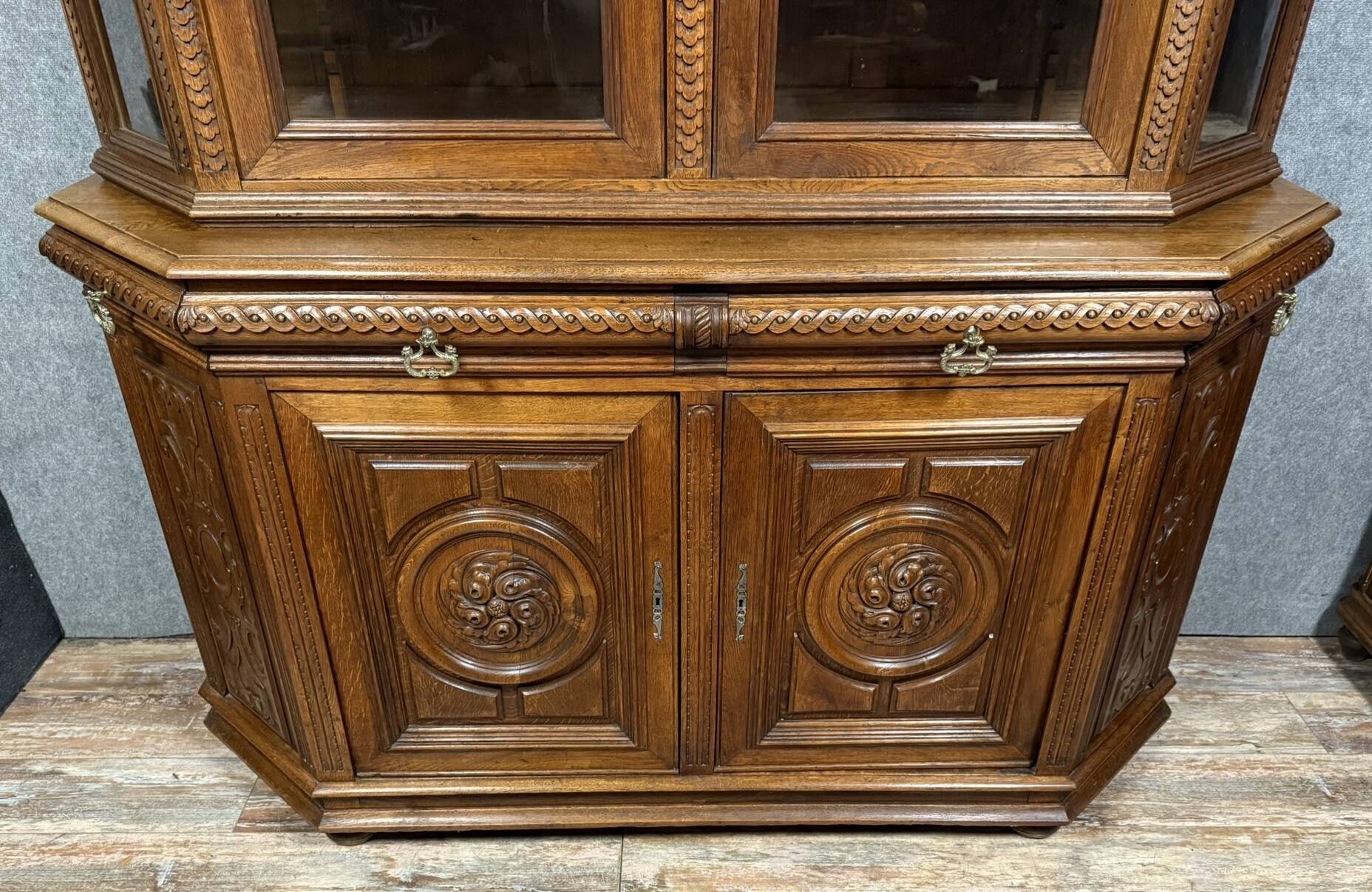 Rare Renaissance style museum library in carved oak circa 1850